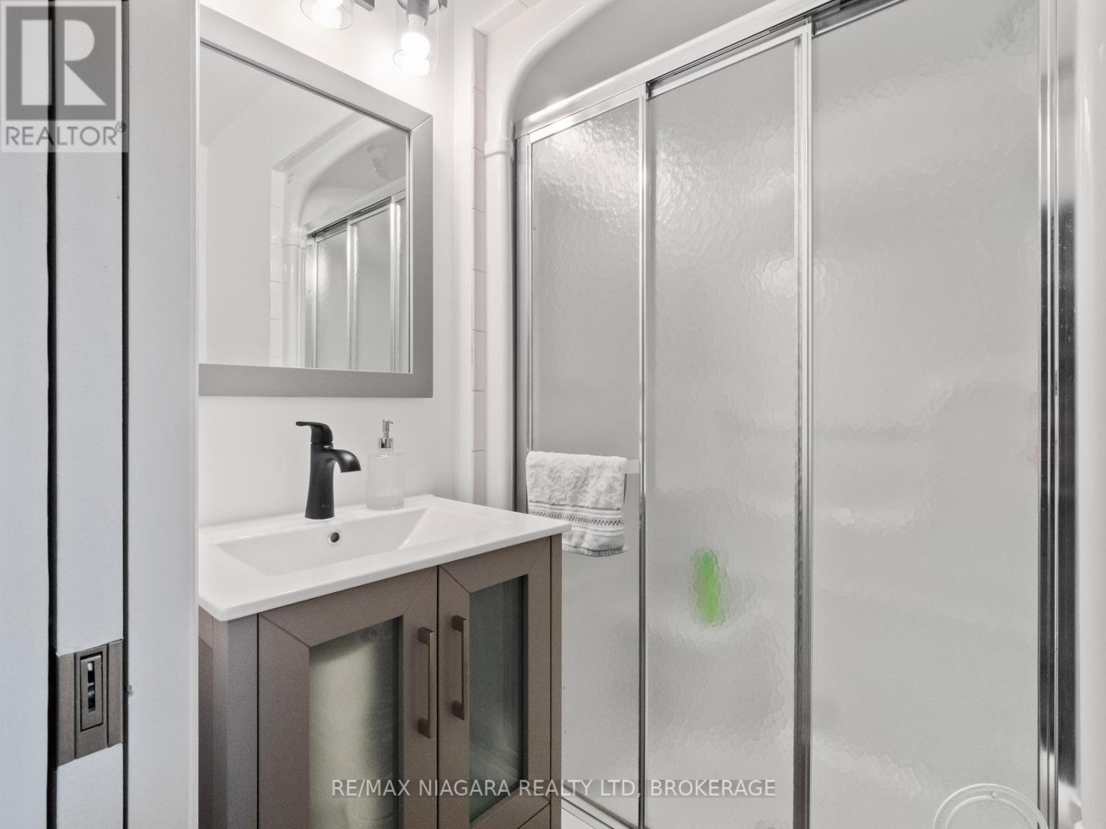 2738 Moyer Street, Pelham, Ontario  L0S 1C0 - Photo 19 - X12290249