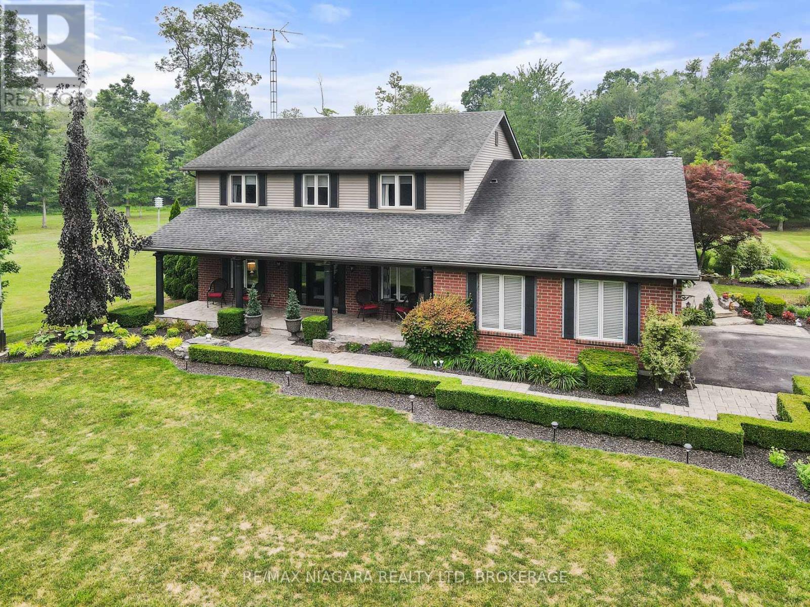 2738 Moyer Street, Pelham, Ontario  L0S 1C0 - Photo 2 - X12290249