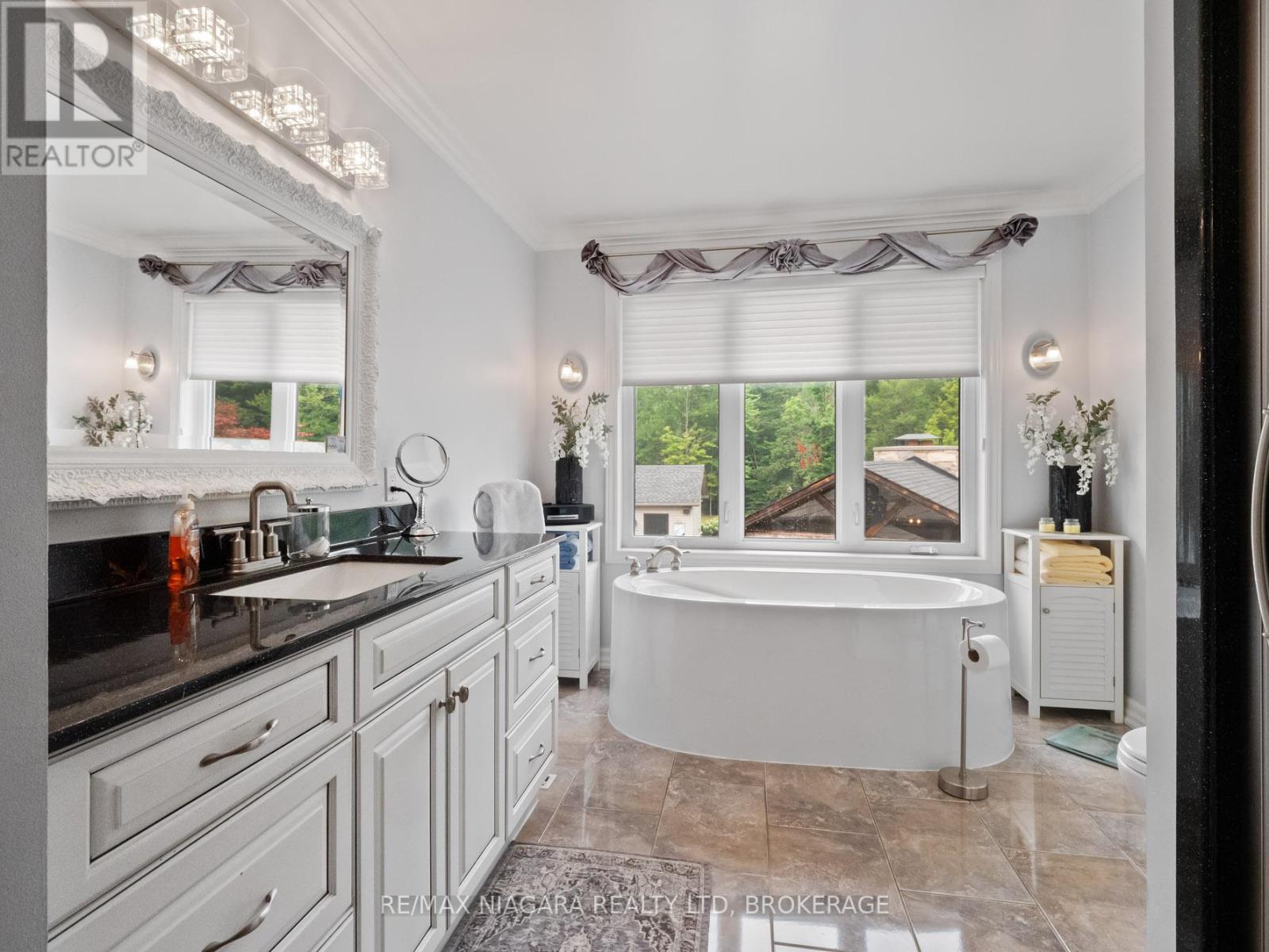 2738 Moyer Street, Pelham, Ontario  L0S 1C0 - Photo 28 - X12290249