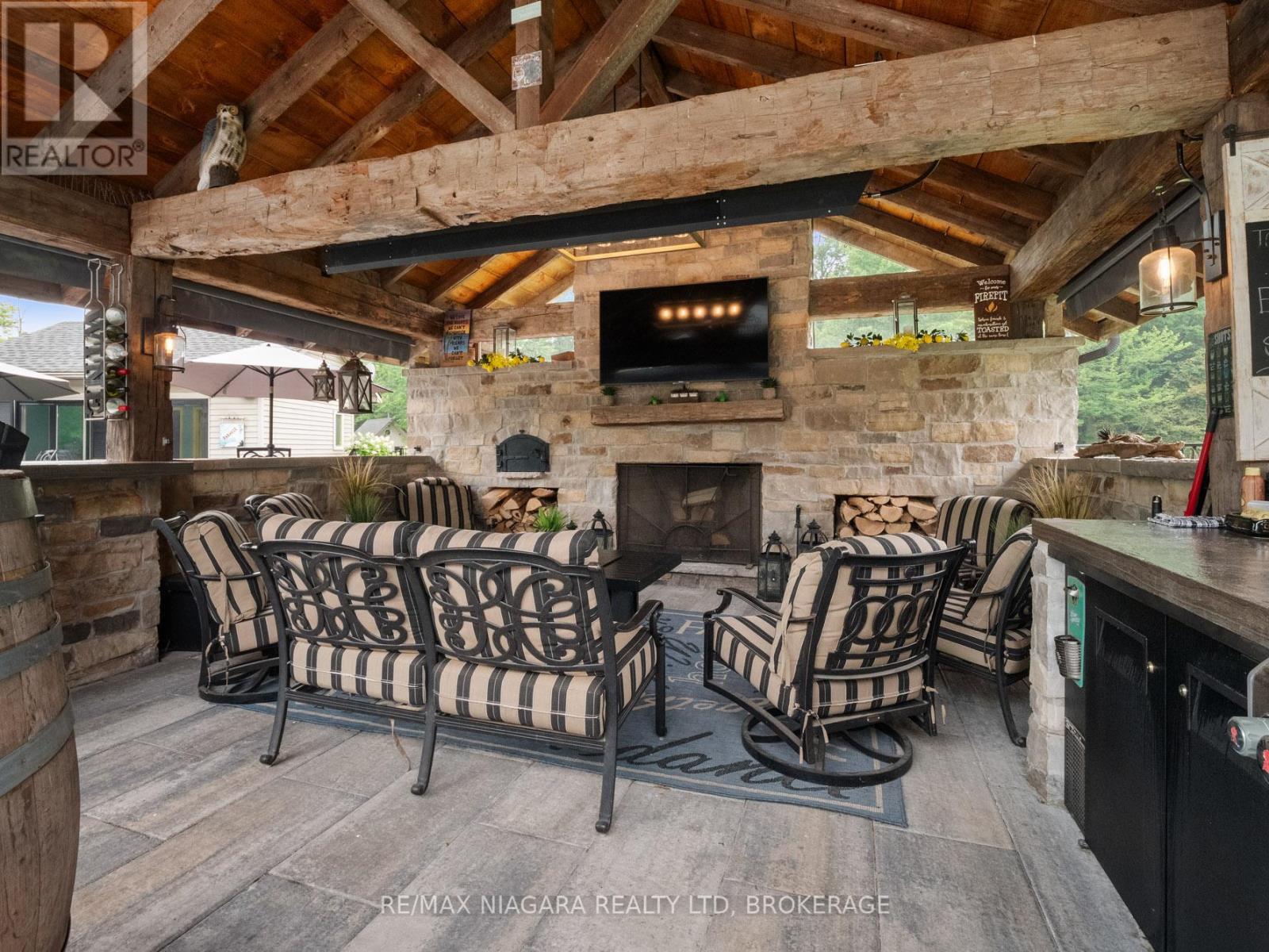 2738 Moyer Street, Pelham, Ontario  L0S 1C0 - Photo 6 - X12290249