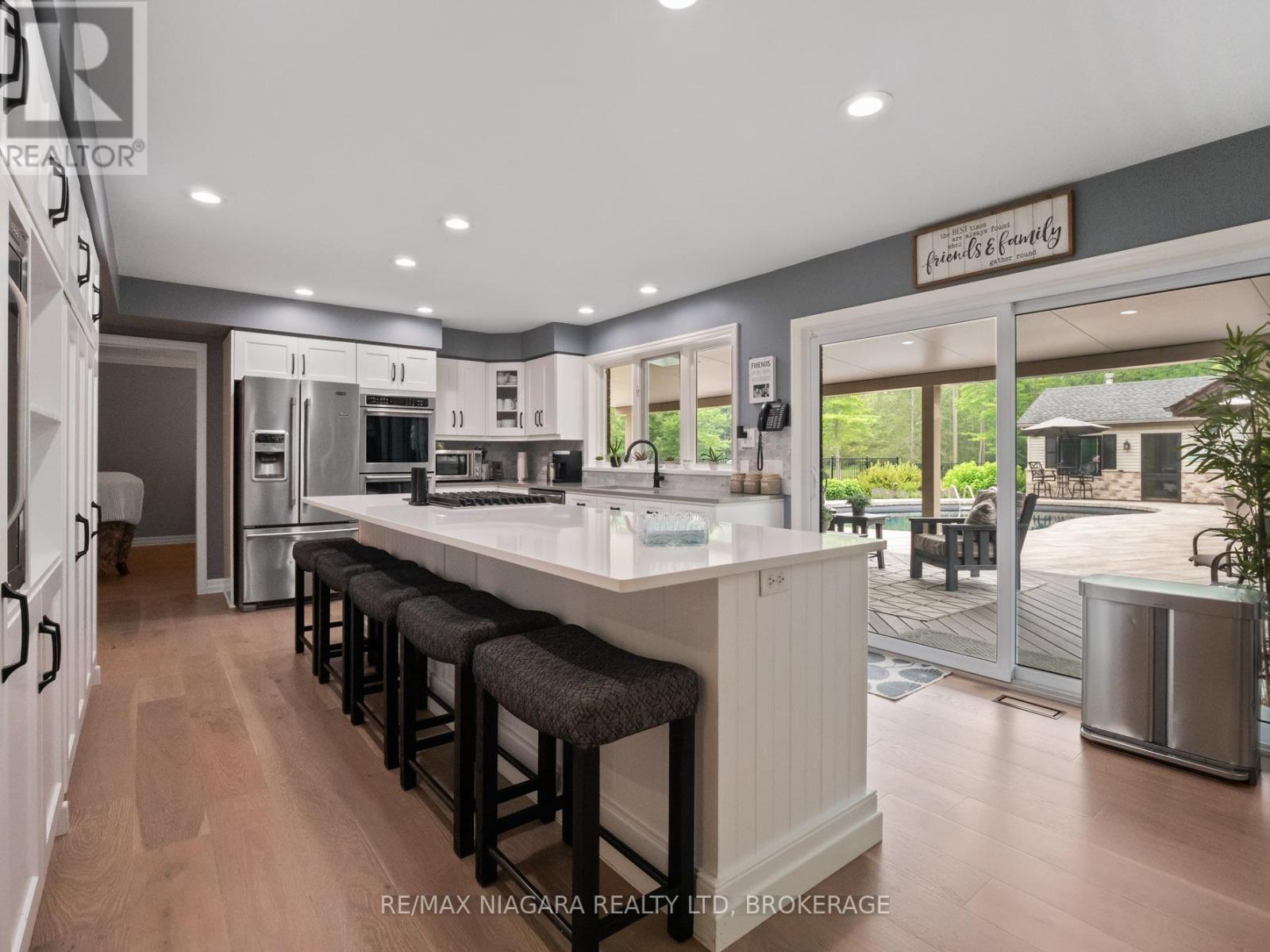 2738 Moyer Street, Pelham, Ontario  L0S 1C0 - Photo 9 - X12290249