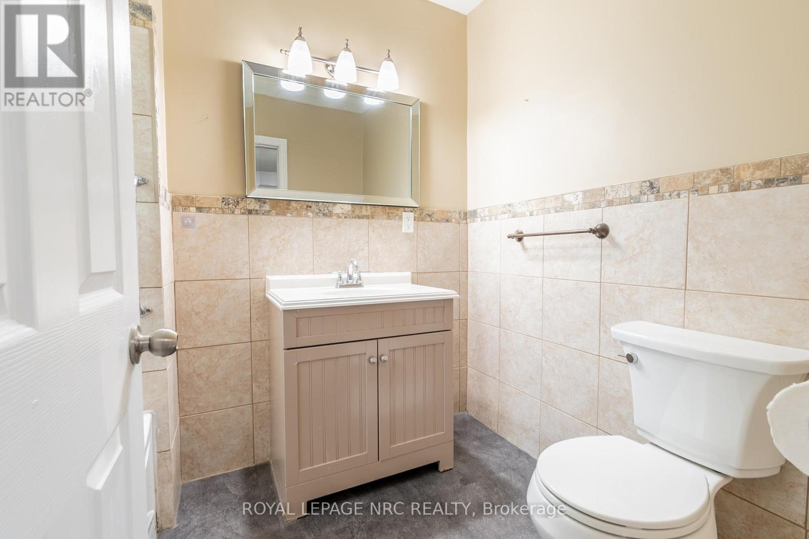 732-734 Steele Street, Port Colborne, Ontario  L3K 4Z2 - Photo 18 - X12292825