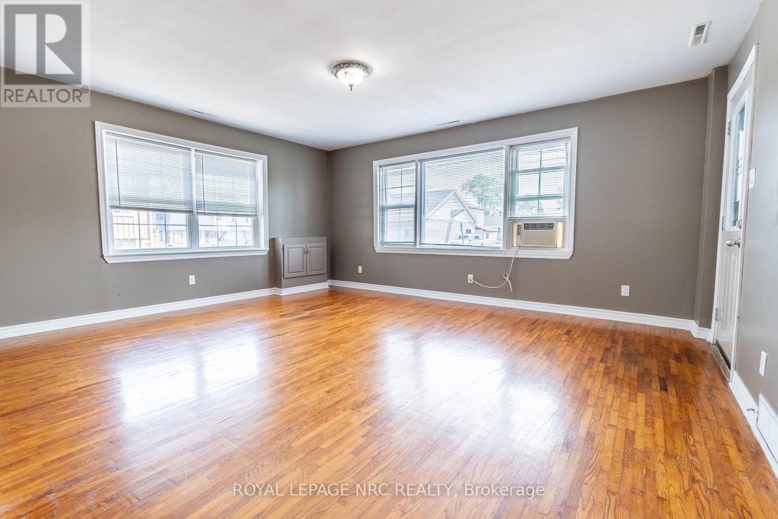 732-734 Steele Street, Port Colborne, Ontario  L3K 4Z2 - Photo 6 - X12292825