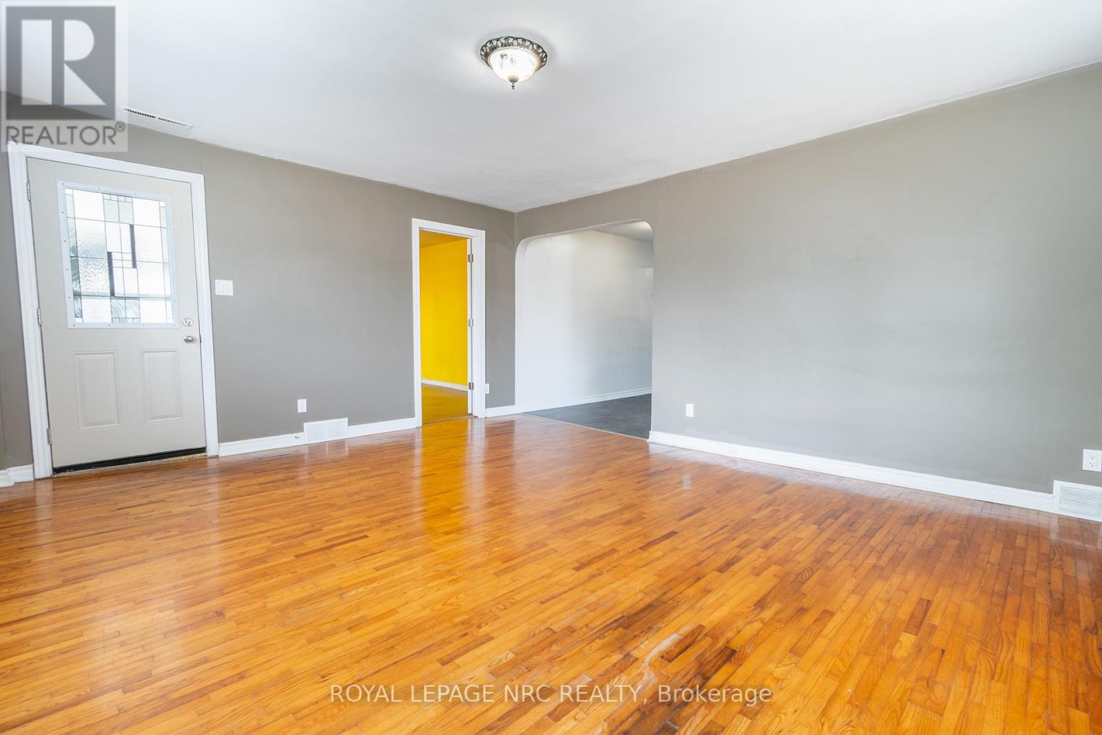 732-734 Steele Street, Port Colborne, Ontario  L3K 4Z2 - Photo 8 - X12292825