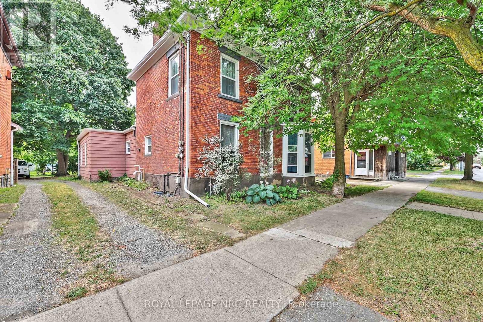 158 Lake Street, St. Catharines, Ontario  L2R 5Y7 - Photo 4 - X12295864