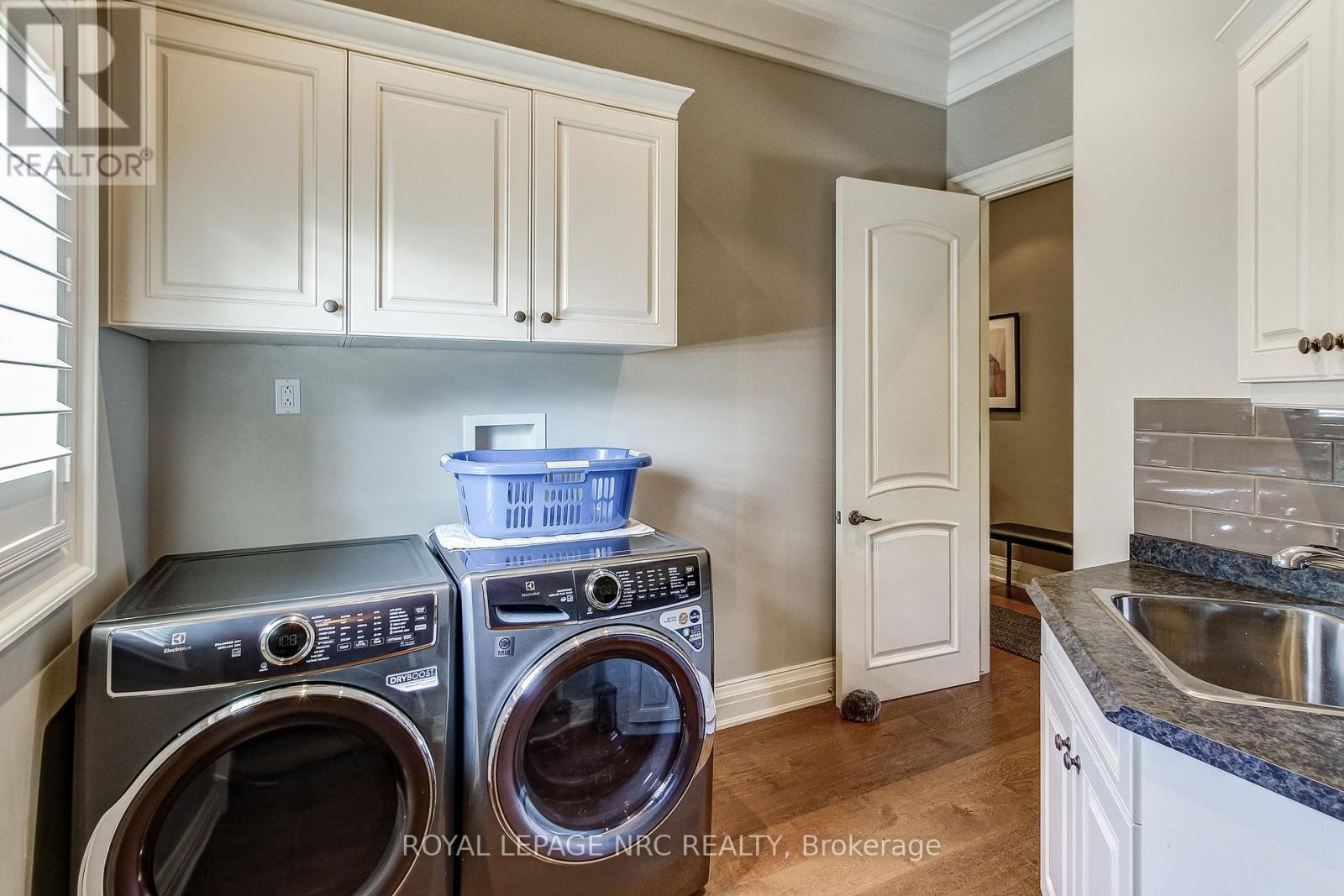 6725 Domenic Crescent, Niagara Falls, Ontario  L2J 4L5 - Photo 14 - X12298461