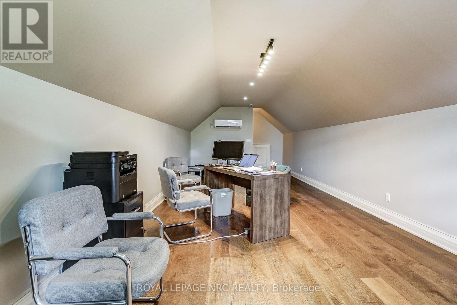 6725 Domenic Crescent, Niagara Falls, Ontario  L2J 4L5 - Photo 24 - X12298461