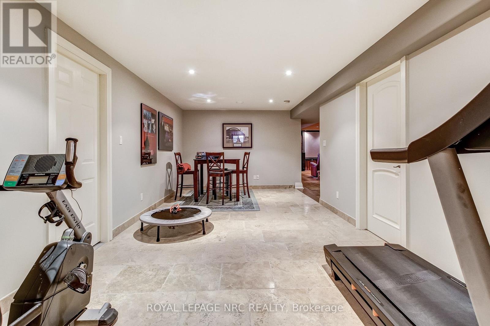 6725 Domenic Crescent, Niagara Falls, Ontario  L2J 4L5 - Photo 27 - X12298461