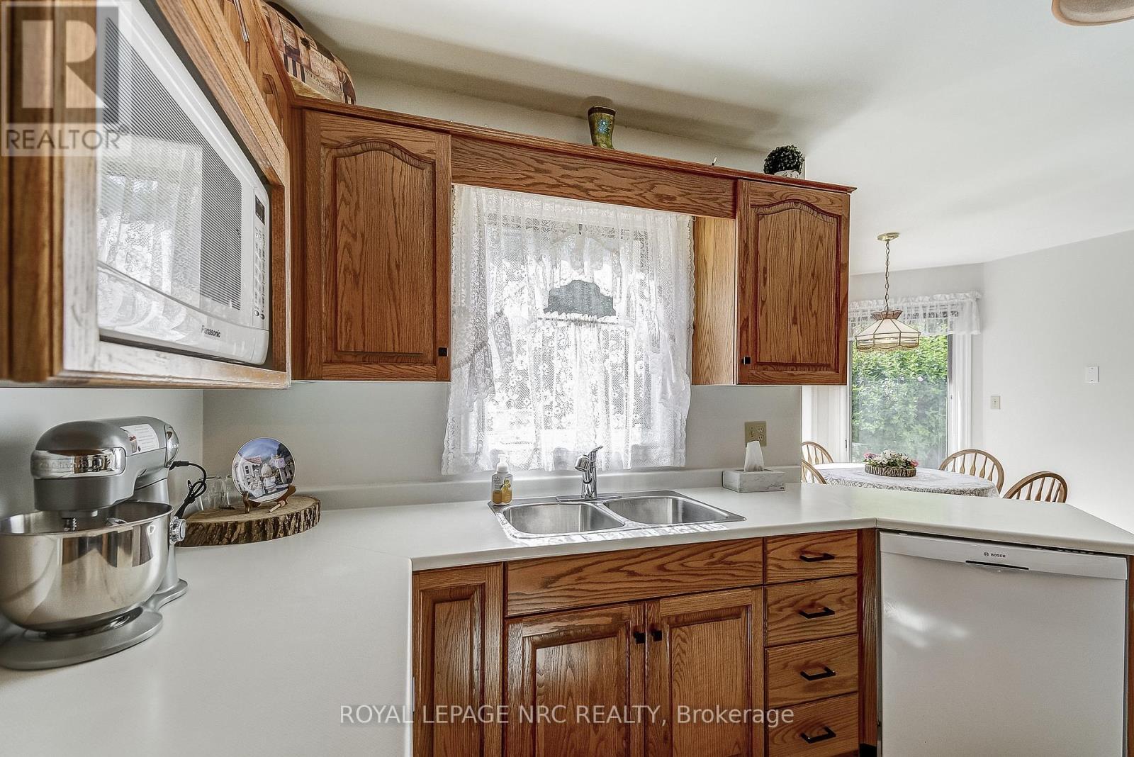 8 Hearth Court, Niagara-On-The-Lake, Ontario  L0S 1J0 - Photo 11 - X12299381