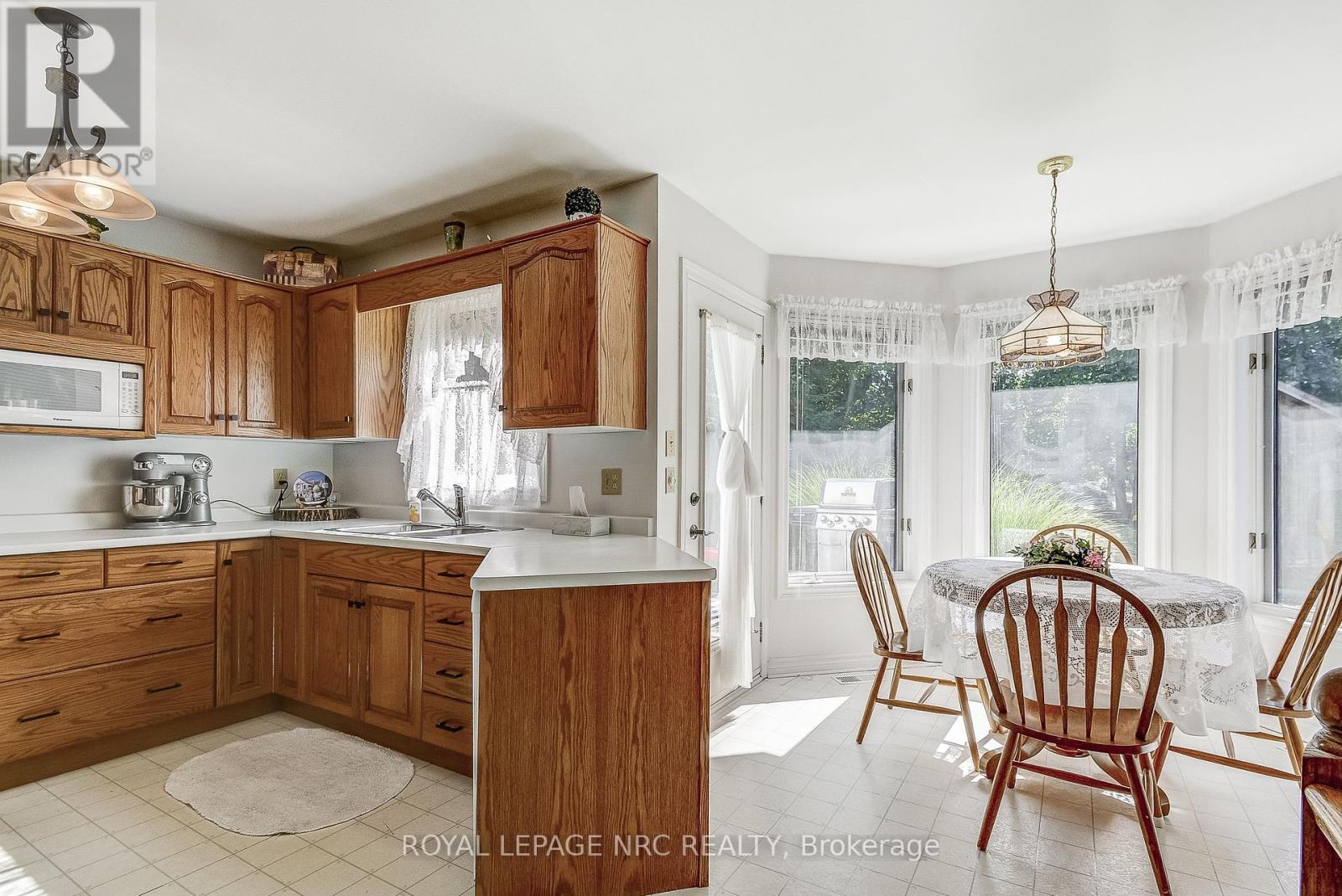 8 Hearth Court, Niagara-On-The-Lake, Ontario  L0S 1J0 - Photo 14 - X12299381