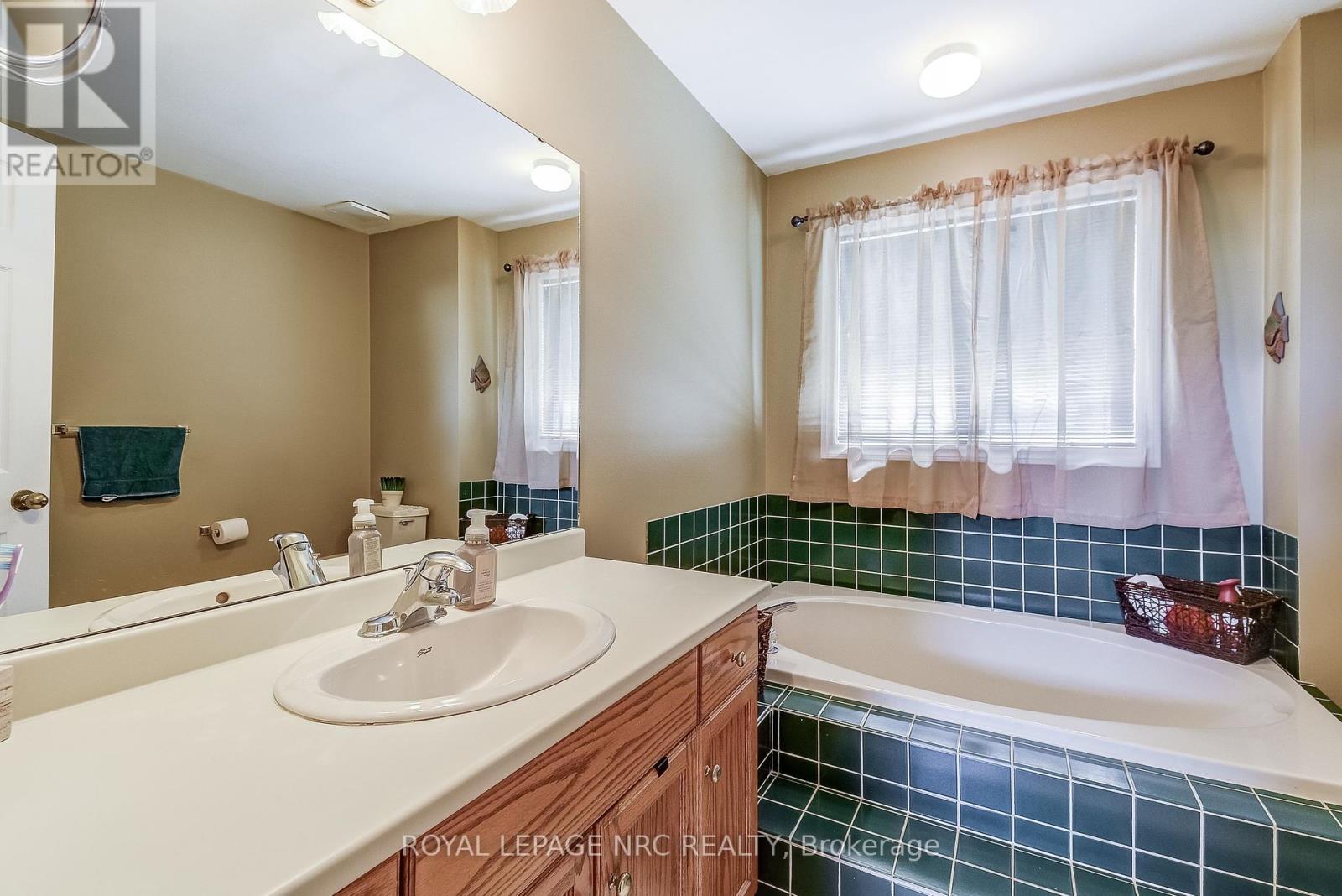 8 Hearth Court, Niagara-On-The-Lake, Ontario  L0S 1J0 - Photo 31 - X12299381