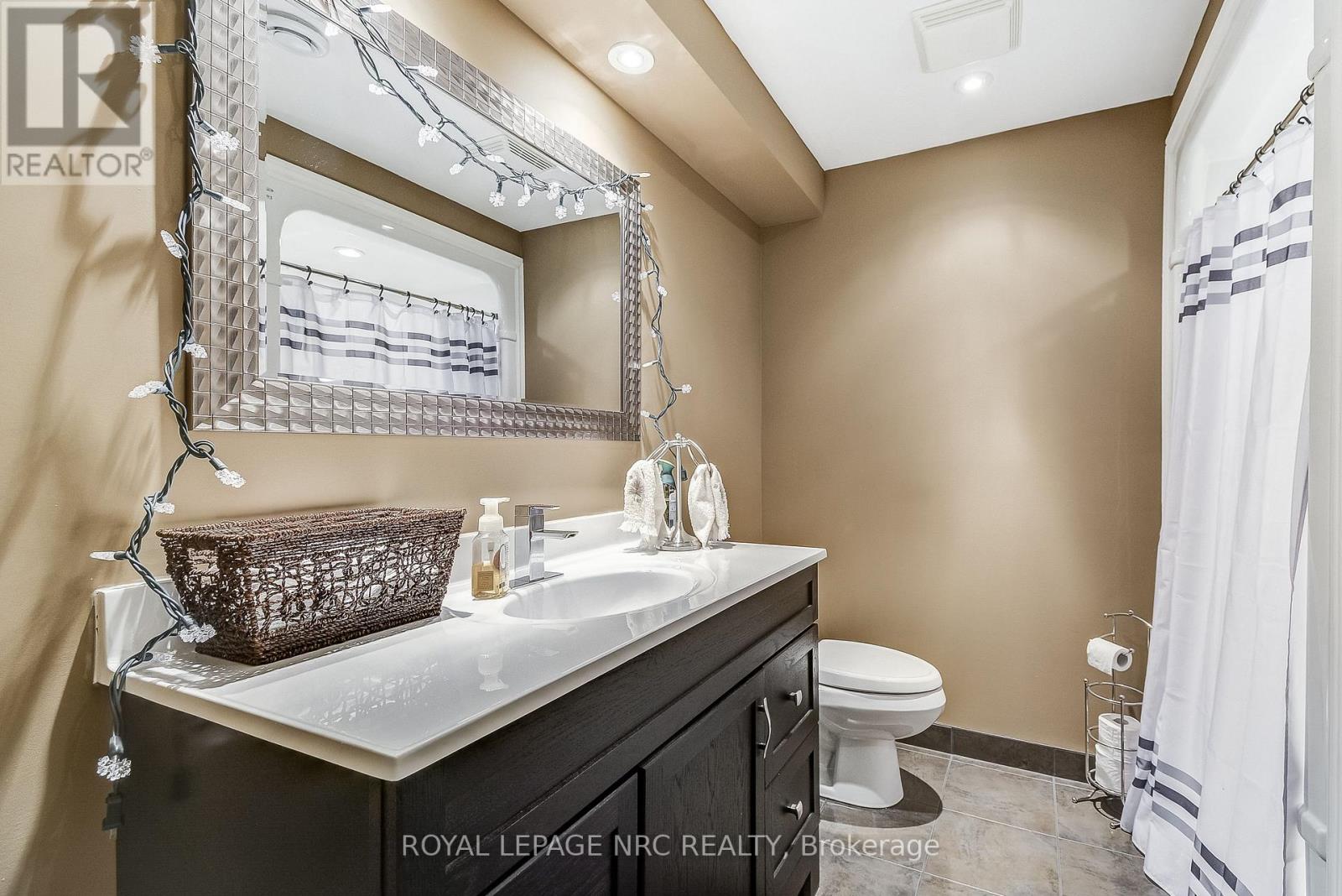 8 Hearth Court, Niagara-On-The-Lake, Ontario  L0S 1J0 - Photo 39 - X12299381