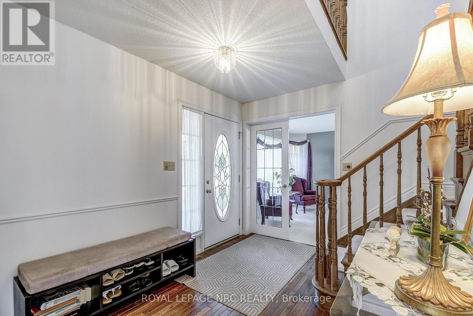 8 Hearth Court, Niagara-On-The-Lake, Ontario  L0S 1J0 - Photo 4 - X12299381