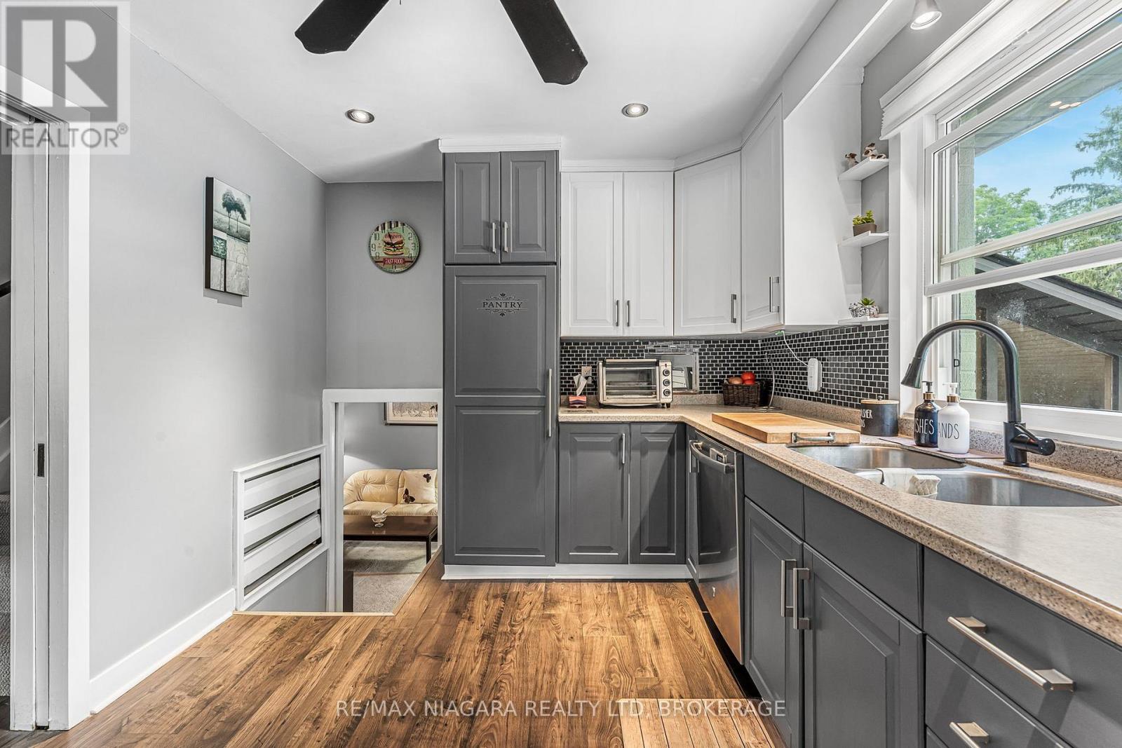 671 Ridge Road N, Fort Erie, Ontario  L0S 1N0 - Photo 12 - X12301610