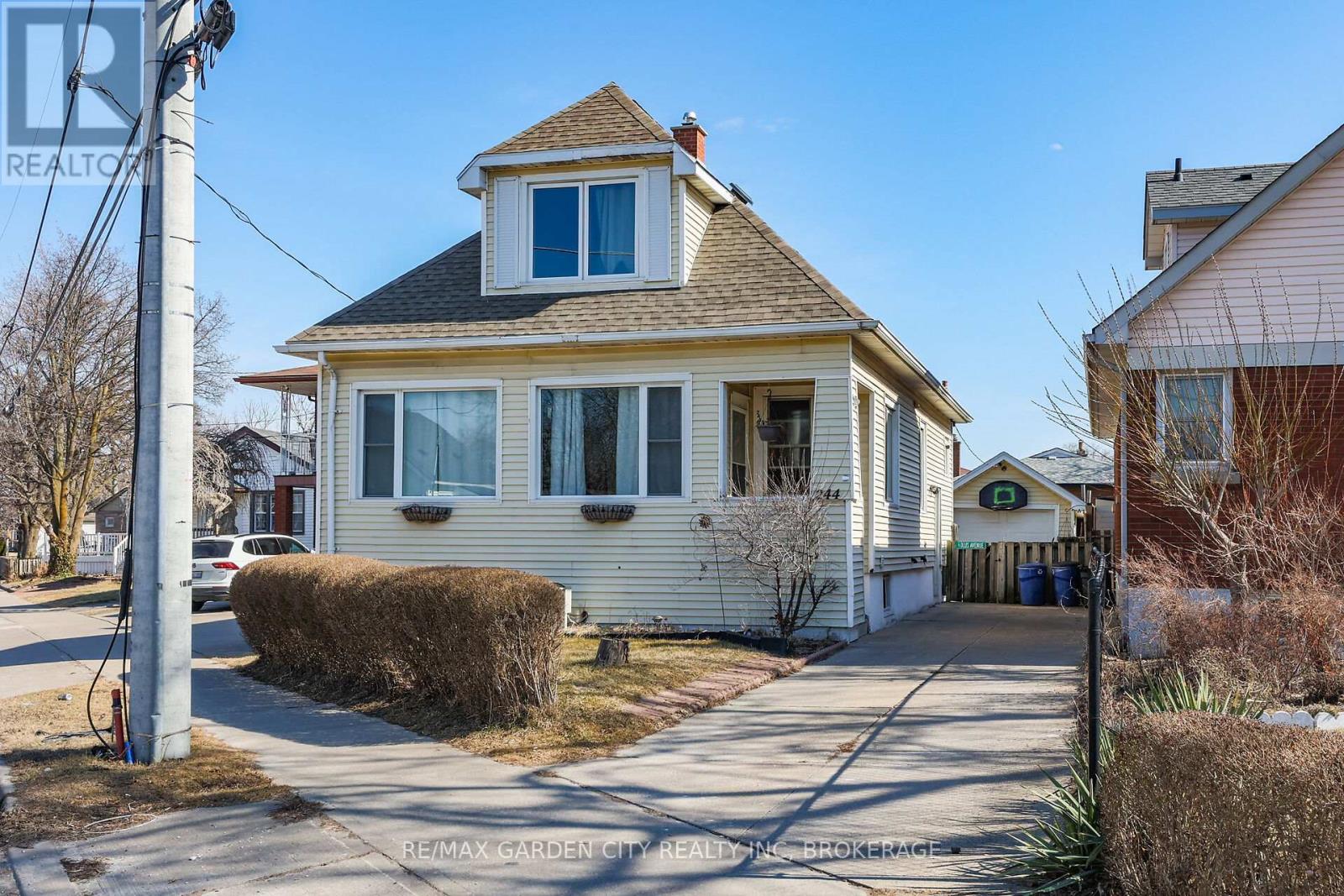 244 Niagara Street, St. Catharines, Ontario  L2M 4V6 - Photo 2 - X12304095