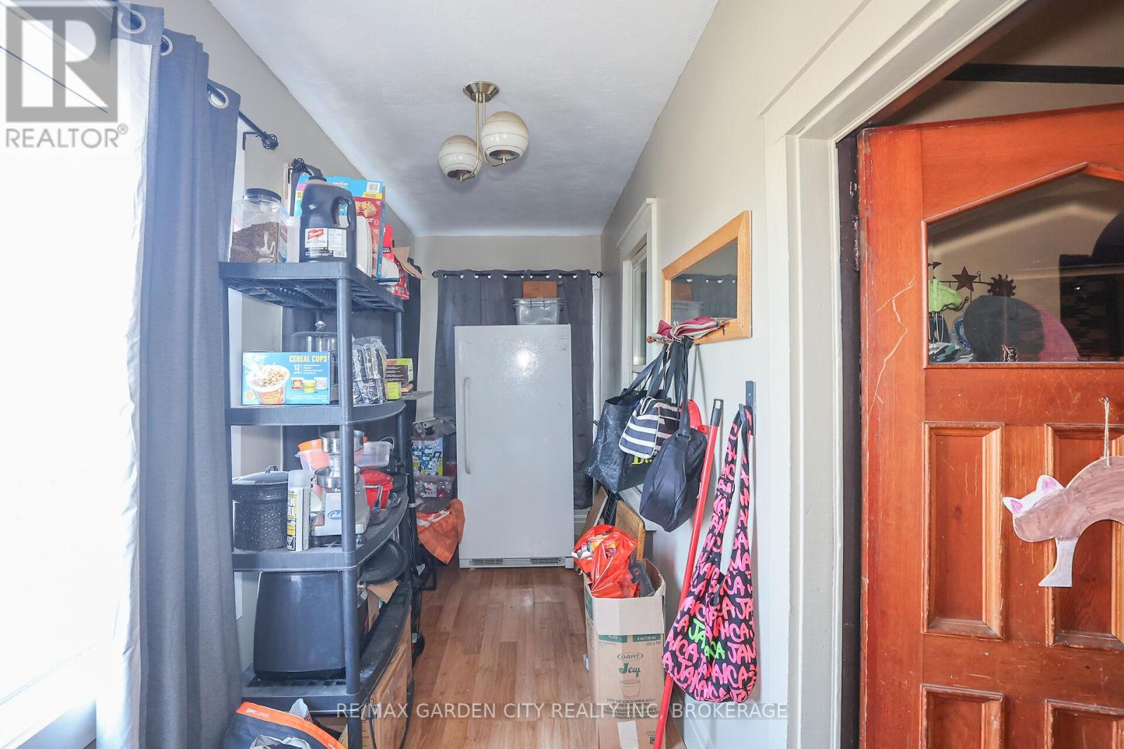 244 Niagara Street, St. Catharines, Ontario  L2M 4V6 - Photo 6 - X12304095