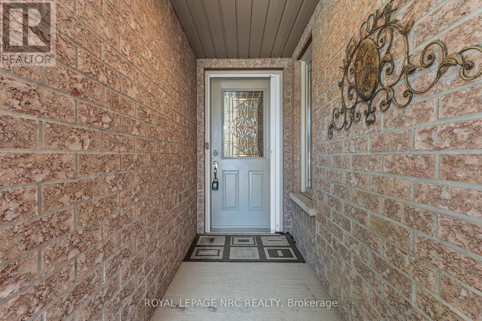 48 Bridgewater Court, Welland, Ontario  L3C 7M6 - Photo 4 - X12307873