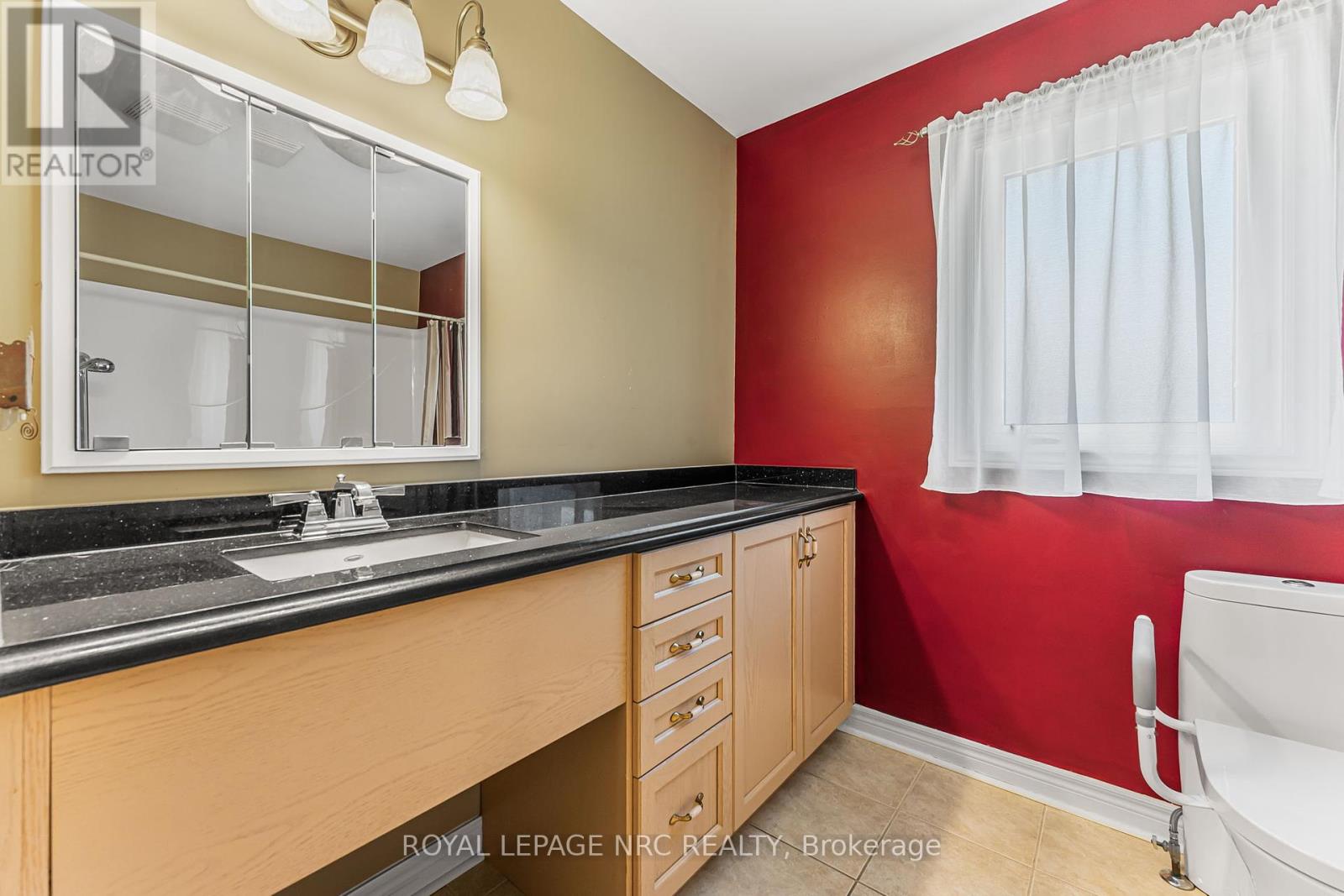 48 Bridgewater Court, Welland, Ontario  L3C 7M6 - Photo 8 - X12307873