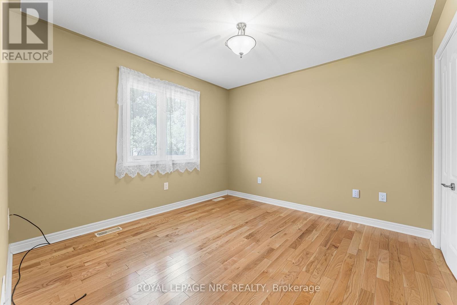 48 Bridgewater Court, Welland, Ontario  L3C 7M6 - Photo 9 - X12307873