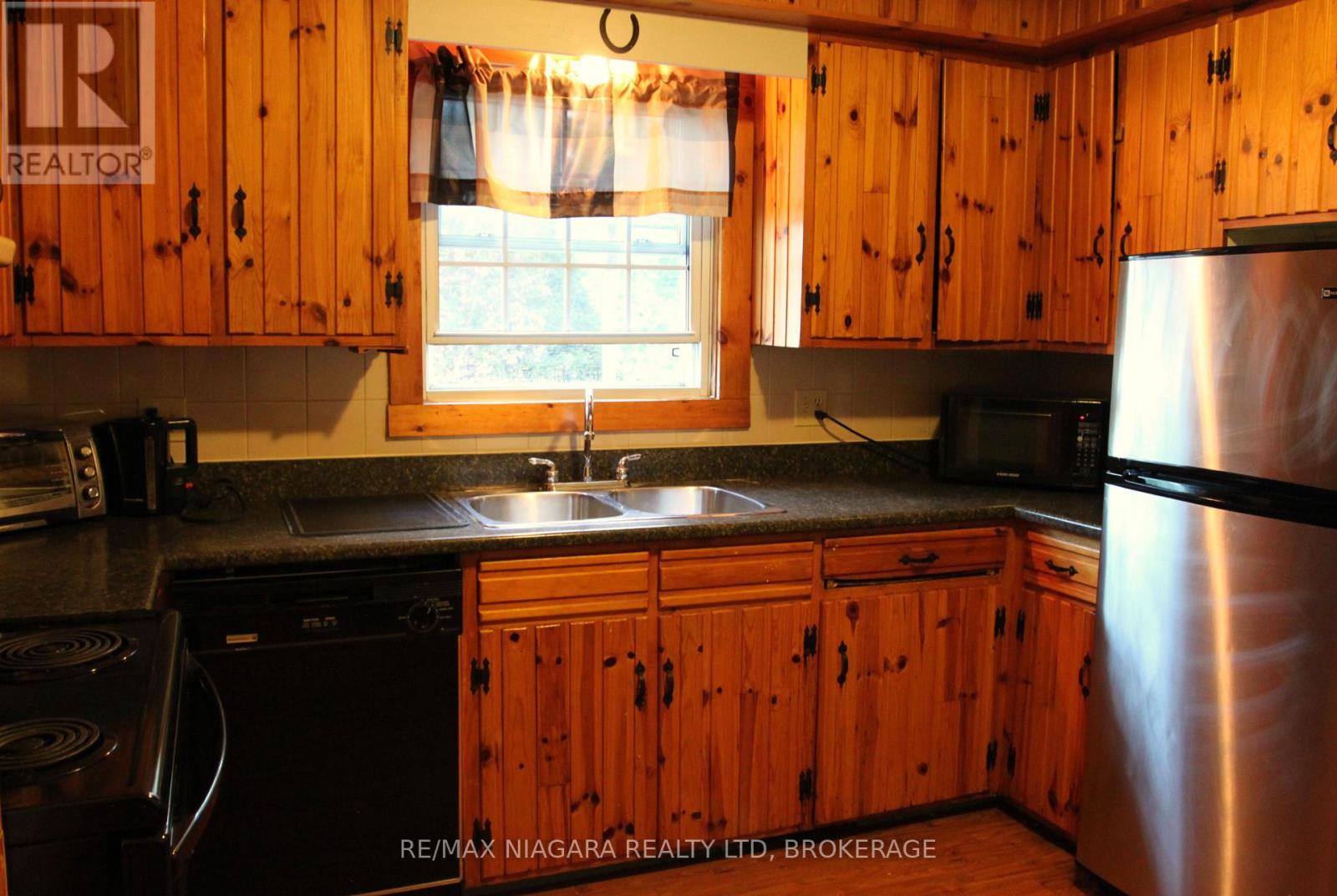 21 Highland Avenue, Fort Erie, Ontario  L2A 2X6 - Photo 15 - X12313299