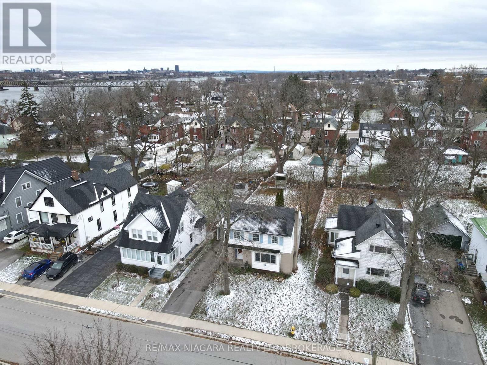 21 Highland Avenue, Fort Erie, Ontario  L2A 2X6 - Photo 3 - X12313299