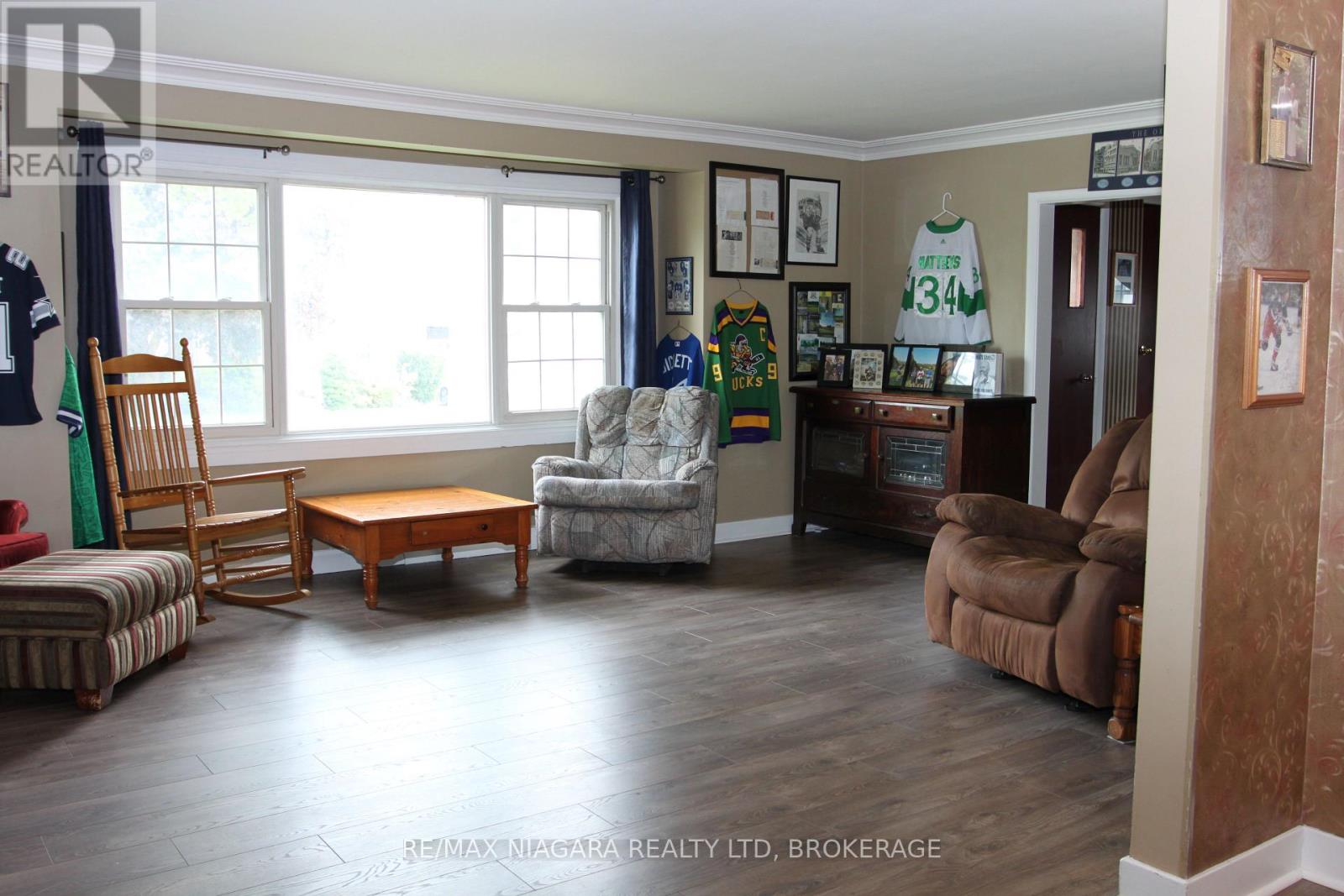 21 Highland Avenue, Fort Erie, Ontario  L2A 2X6 - Photo 4 - X12313299