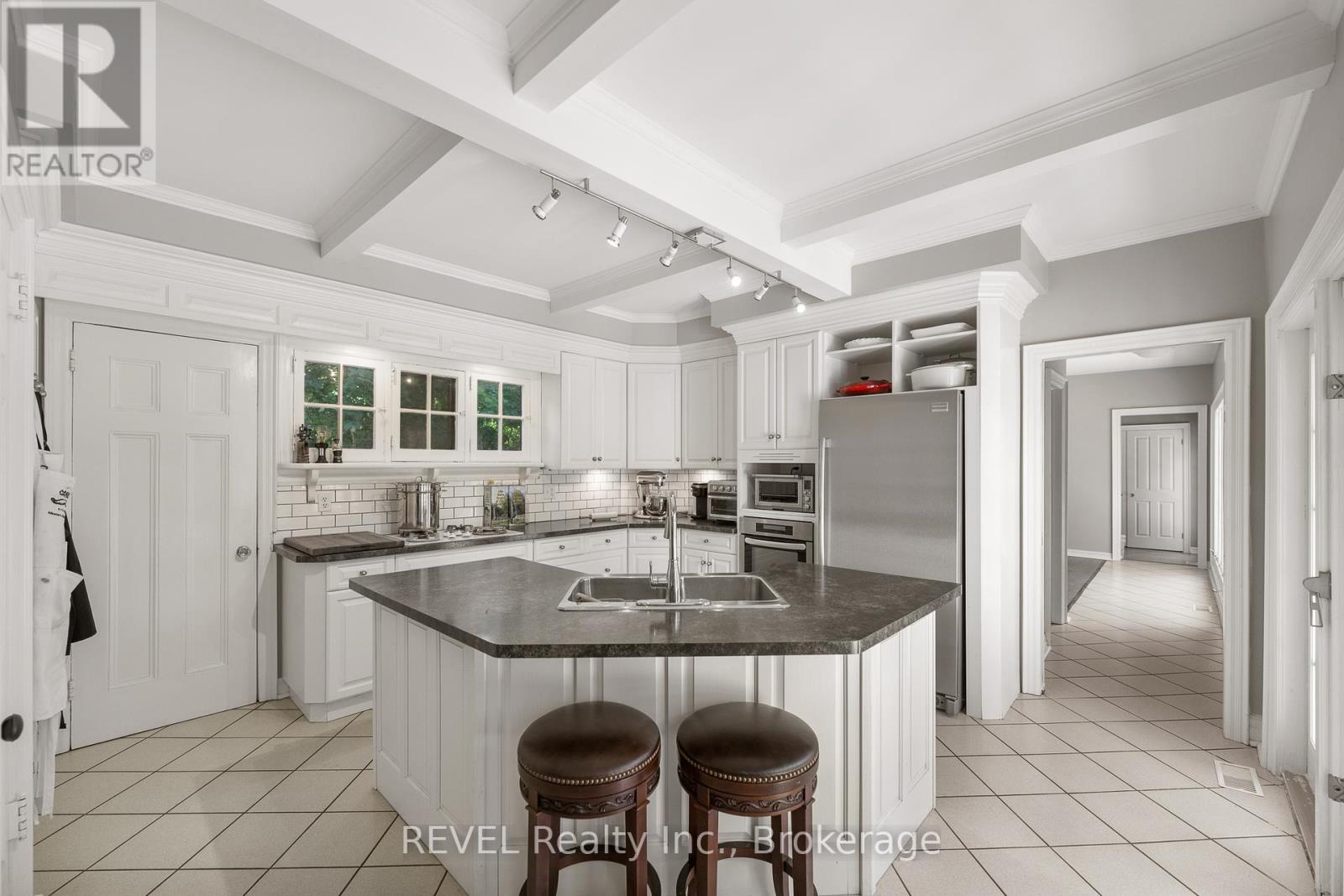 166 Queen Street, Niagara-On-The-Lake, Ontario  L0S 1J0 - Photo 16 - X12313748