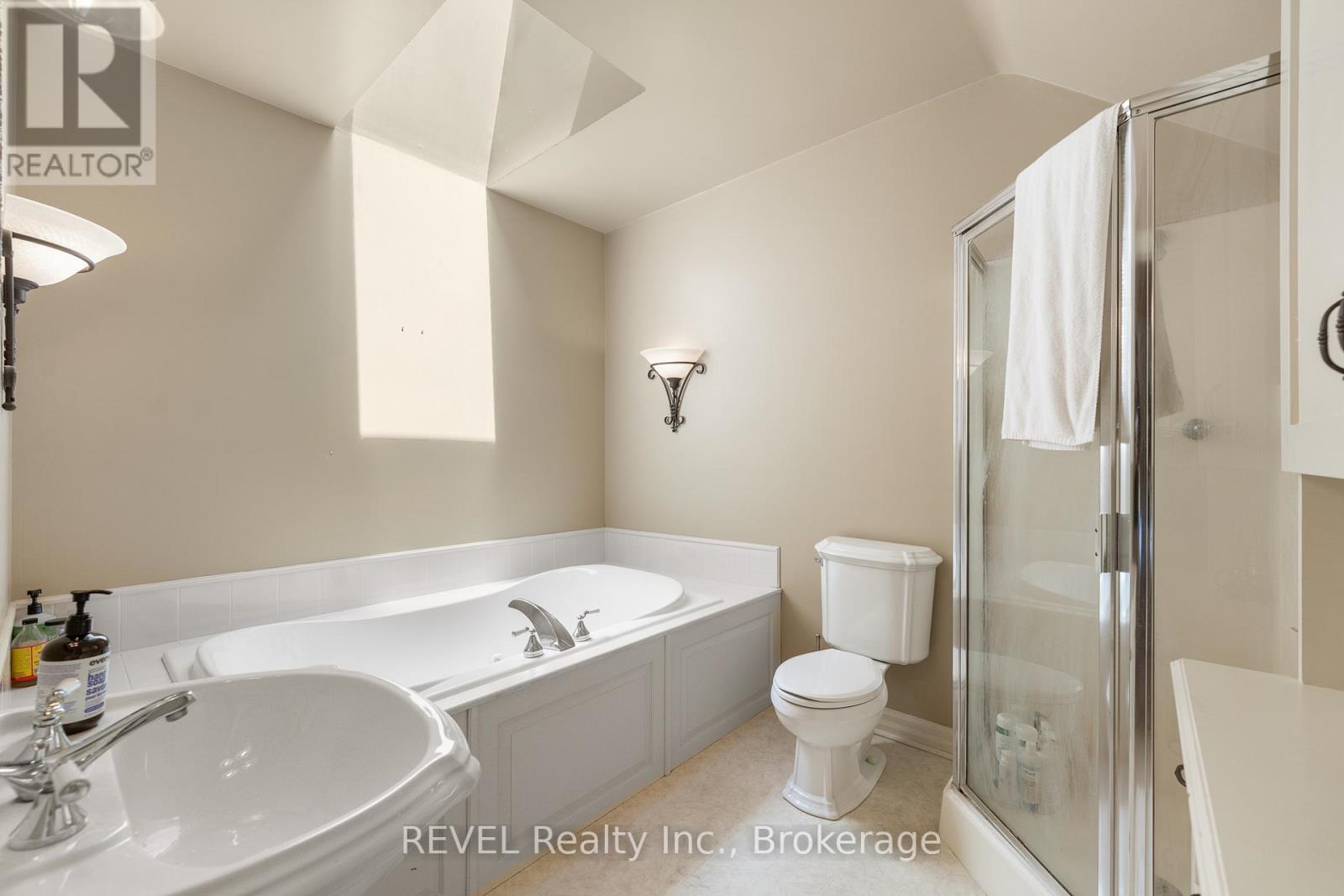 166 Queen Street, Niagara-On-The-Lake, Ontario  L0S 1J0 - Photo 33 - X12313748