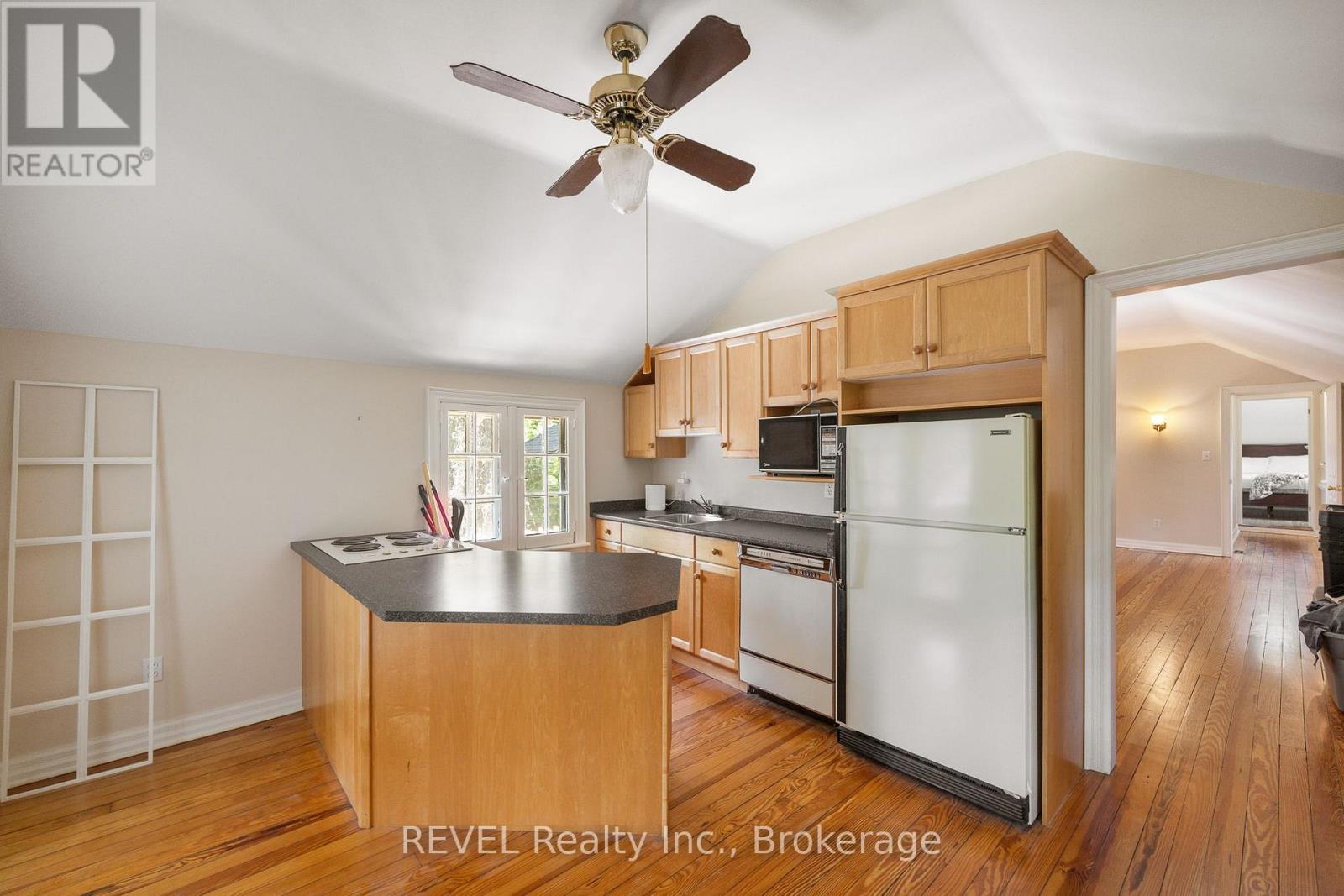 166 Queen Street, Niagara-On-The-Lake, Ontario  L0S 1J0 - Photo 37 - X12313748