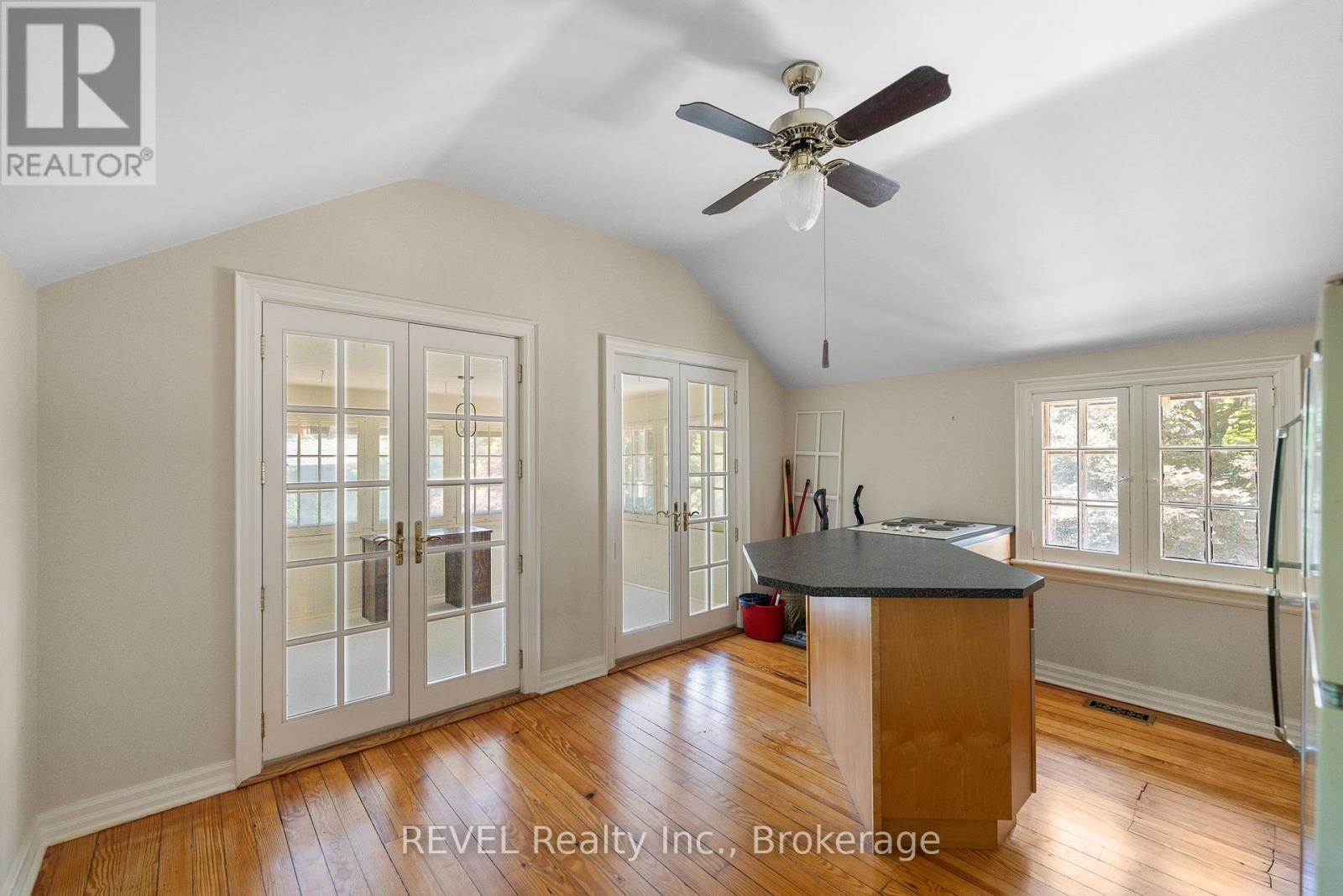 166 Queen Street, Niagara-On-The-Lake, Ontario  L0S 1J0 - Photo 39 - X12313748