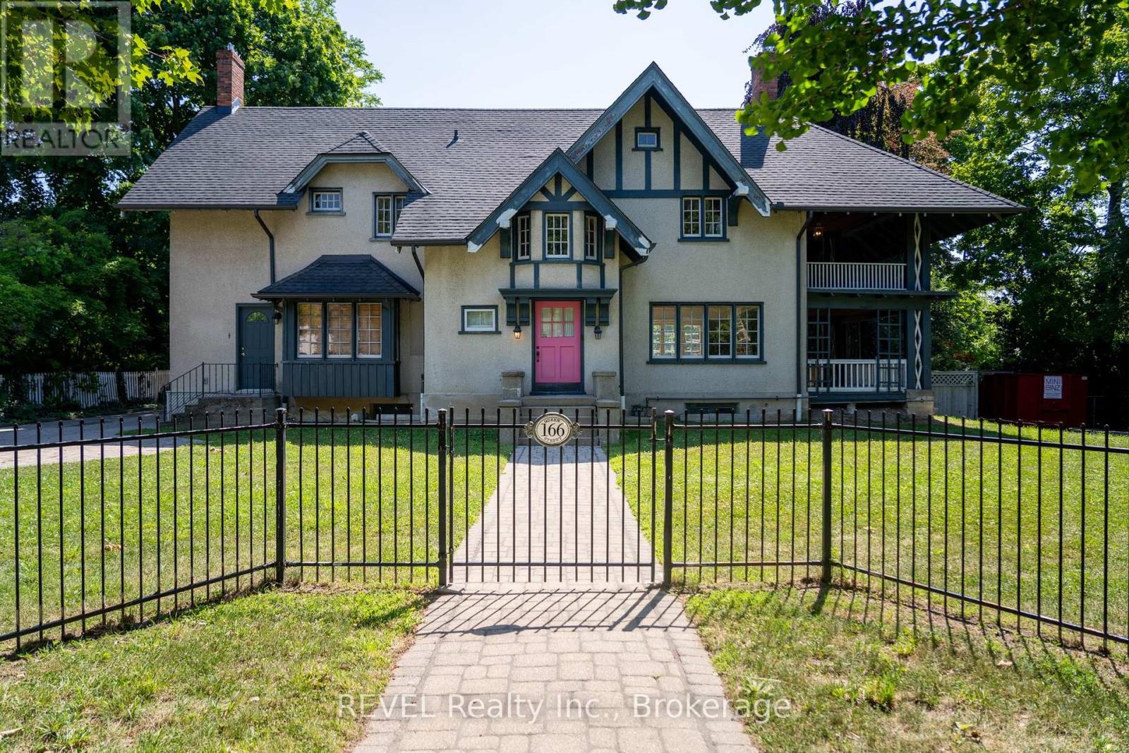 166 Queen Street, Niagara-On-The-Lake, Ontario  L0S 1J0 - Photo 4 - X12313748