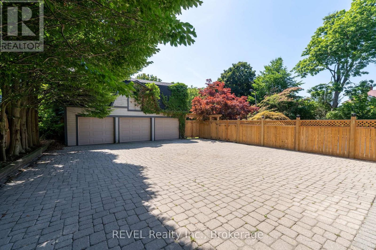 166 Queen Street, Niagara-On-The-Lake, Ontario  L0S 1J0 - Photo 49 - X12313748