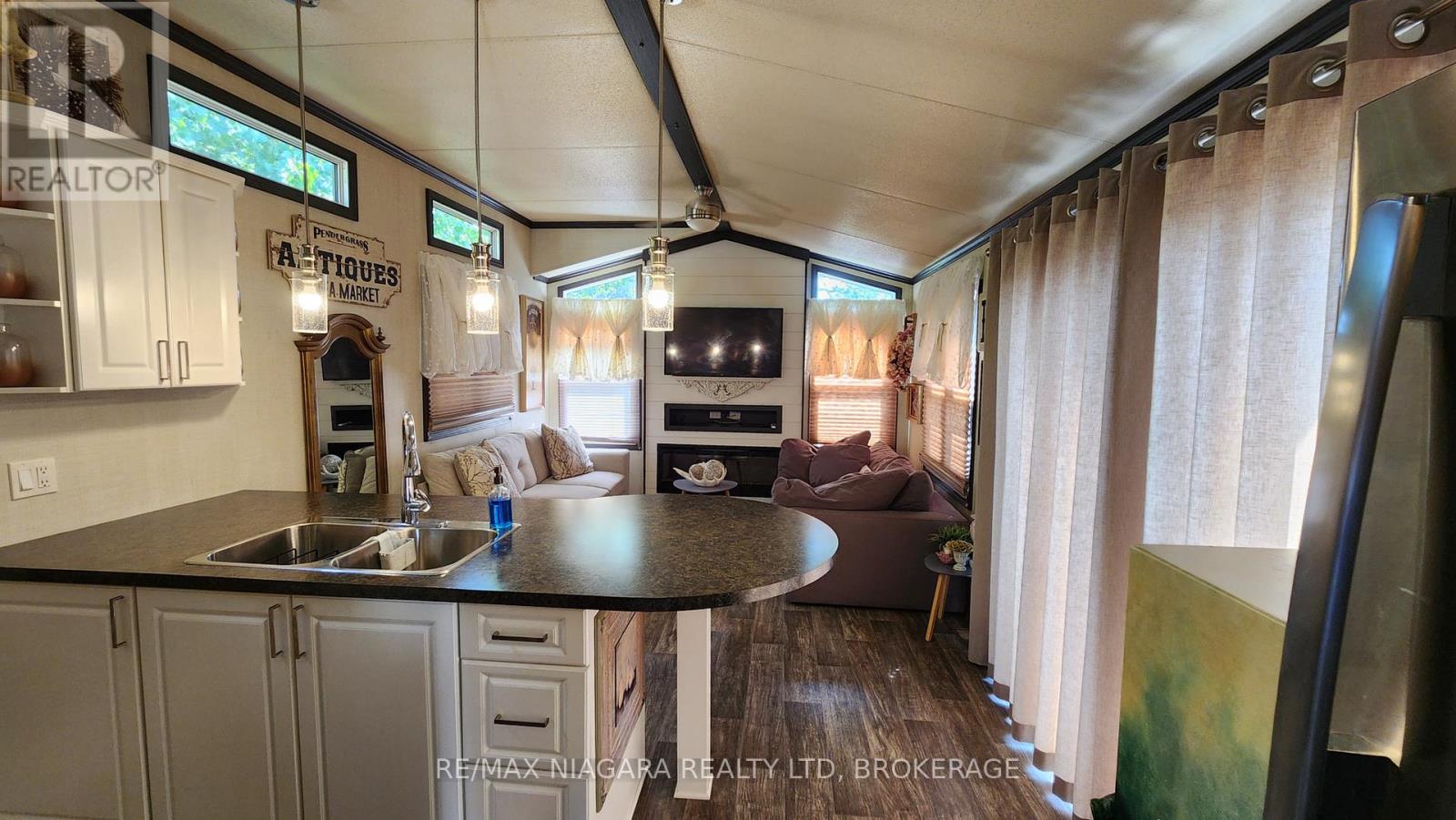 246 - 8845 Lundy's Lane, Niagara Falls, Ontario  L2H 1H5 - Photo 4 - X12315316