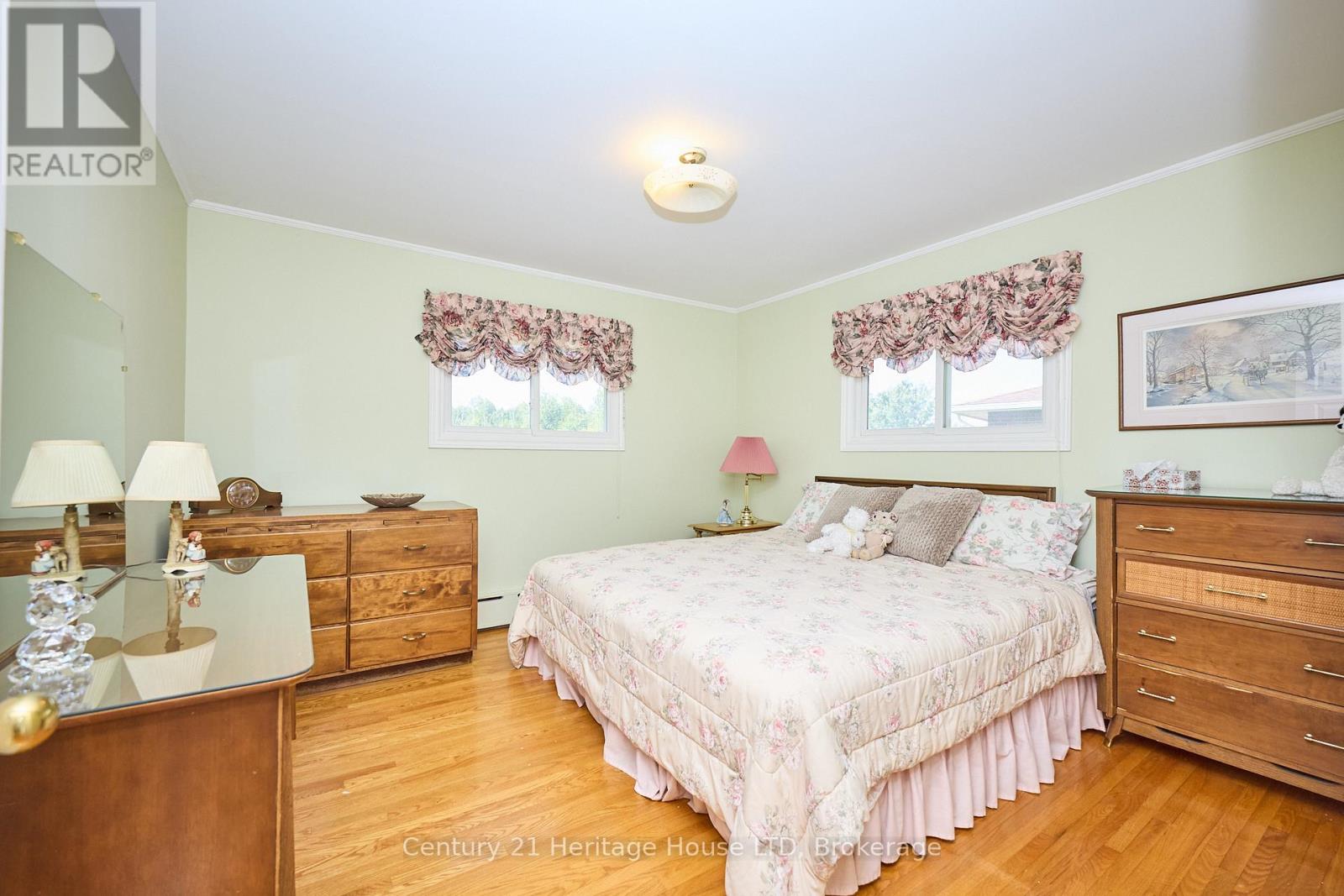 2229 Houck Crescent, Fort Erie, Ontario  L2A 5M4 - Photo 8 - X12316017