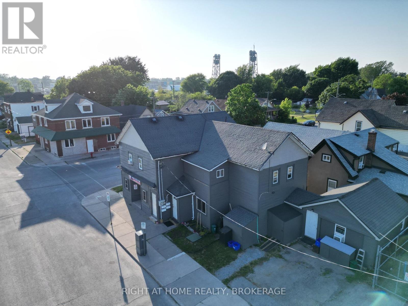 36 Nickel Street, Port Colborne, Ontario  L3K 1B2 - Photo 2 - X12316262