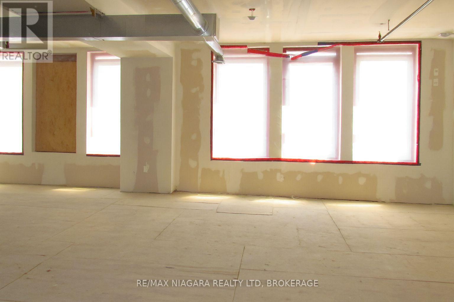 5729 Victoria Avenue, Niagara Falls, Ontario  L2G 3L5 - Photo 5 - X12316333