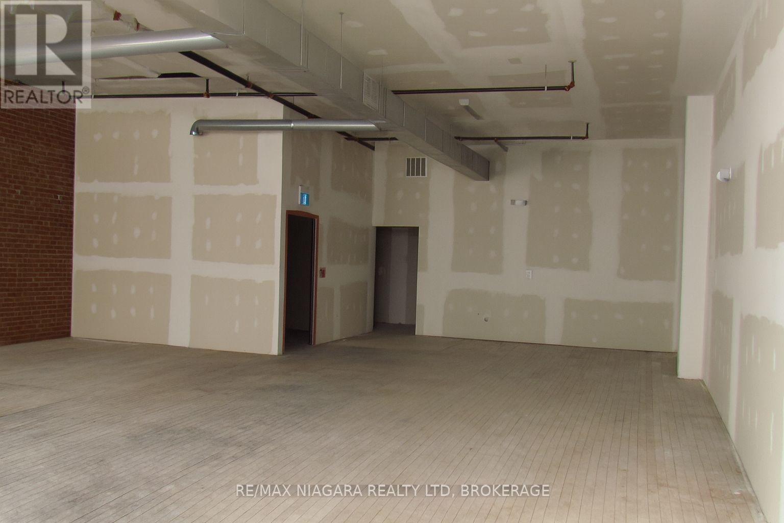 5729 Victoria Avenue, Niagara Falls, Ontario  L2G 3L5 - Photo 9 - X12316333