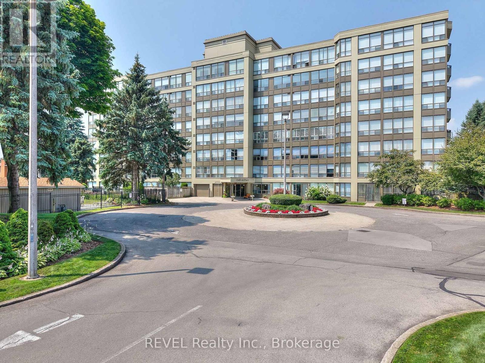 206 - 5100 Dorchester Road, Niagara Falls, Ontario  L2E 7H4 - Photo 2 - X12316778