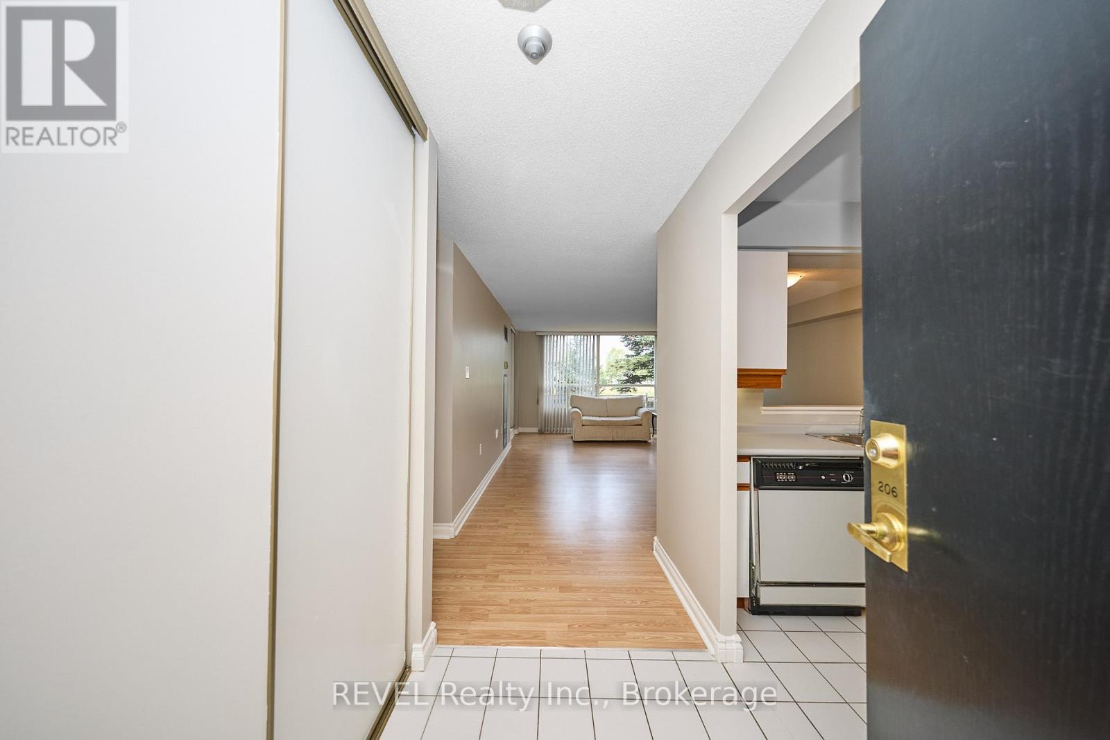 206 - 5100 Dorchester Road, Niagara Falls, Ontario  L2E 7H4 - Photo 6 - X12316778