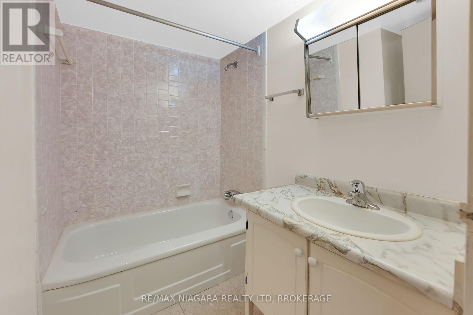 1003 - 365 Geneva Street, St. Catharines, Ontario  L2N 5S7 - Photo 17 - X12321275