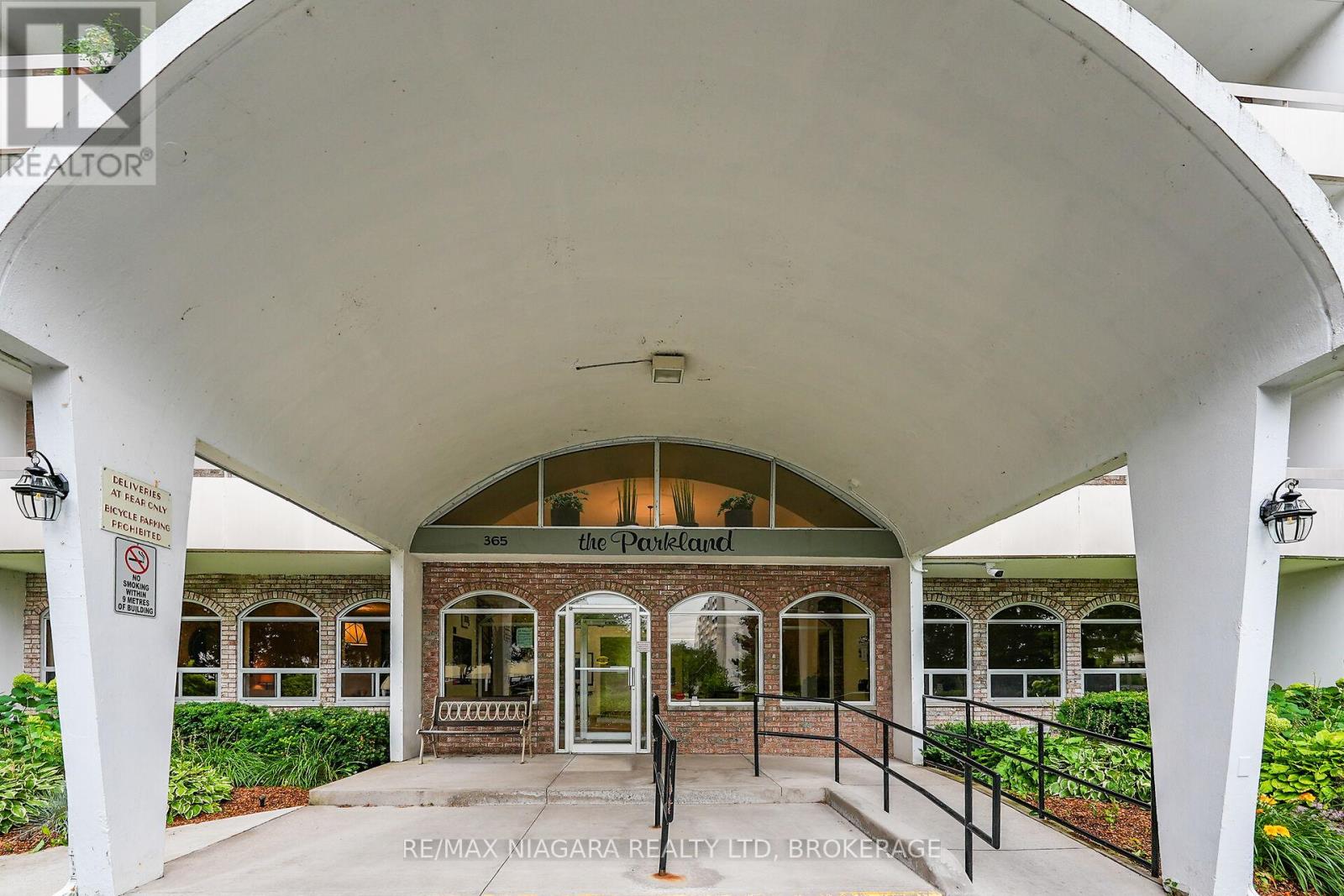 1003 - 365 Geneva Street, St. Catharines, Ontario  L2N 5S7 - Photo 2 - X12321275