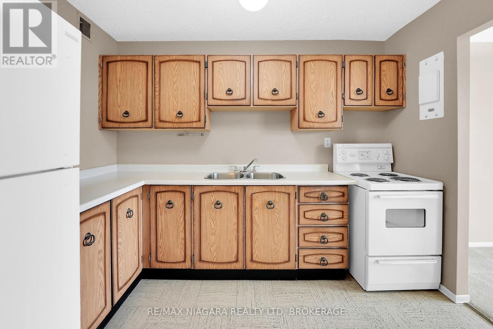 1003 - 365 Geneva Street, St. Catharines, Ontario  L2N 5S7 - Photo 6 - X12321275