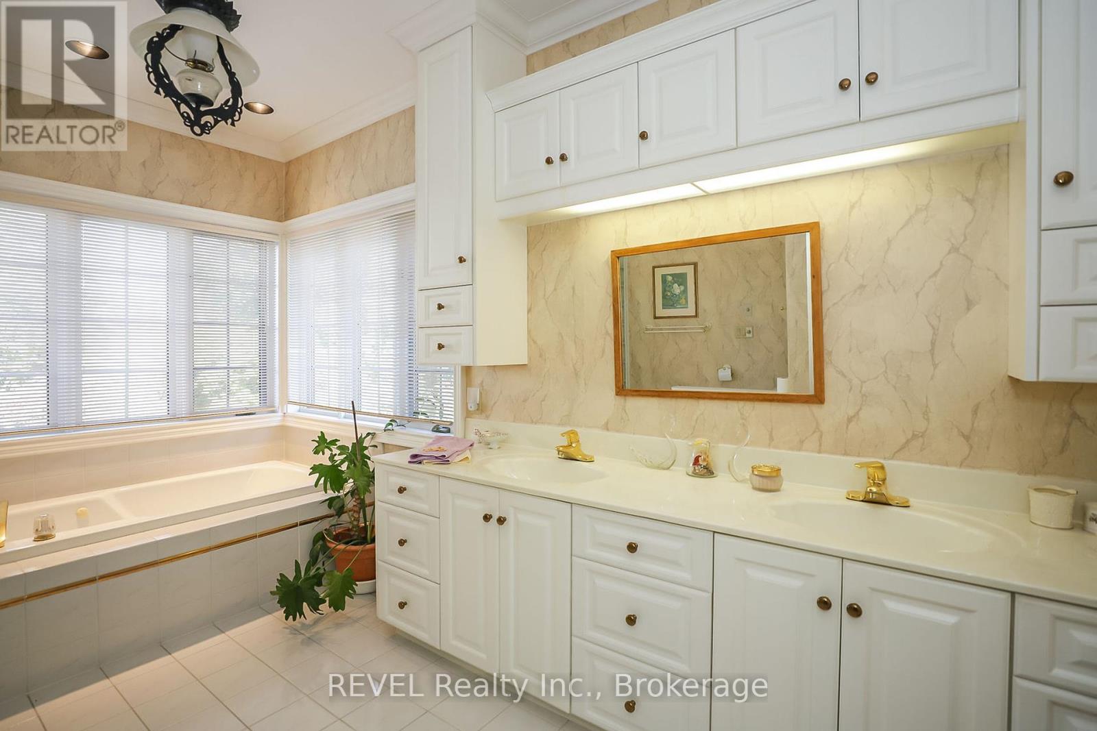 411 Victoria Street, Niagara-On-The-Lake, Ontario  L0S 1J0 - Photo 27 - X12322733