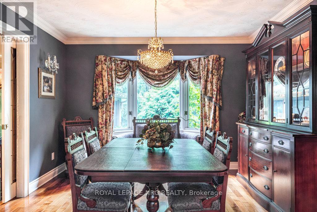 1110 Centre Street, Pelham, Ontario  L0S 1C0 - Photo 12 - X12322944