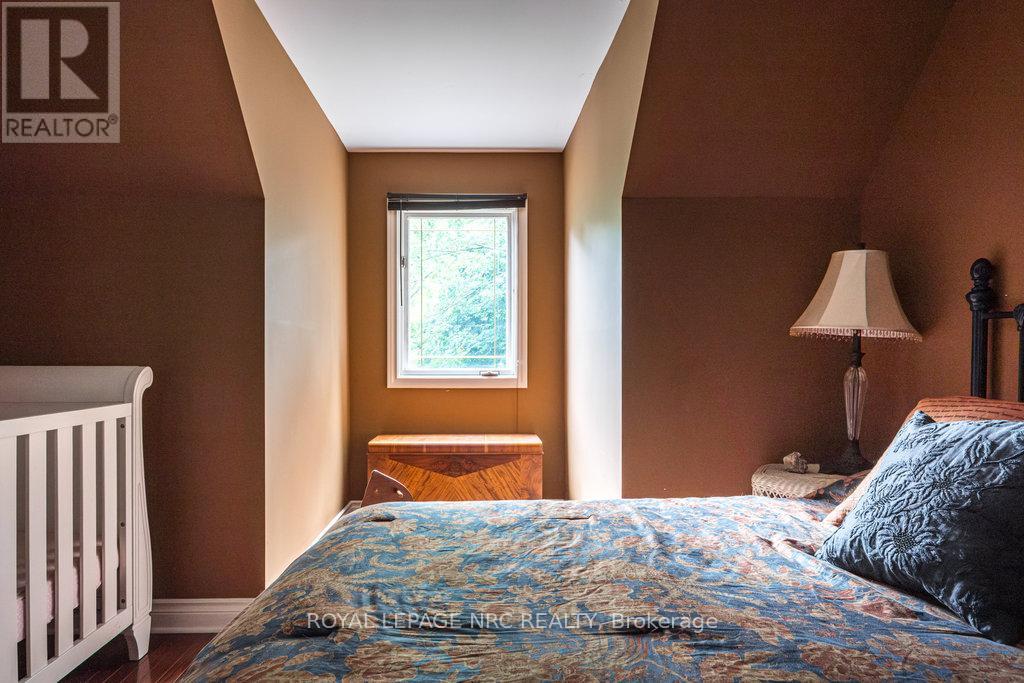 1110 Centre Street, Pelham, Ontario  L0S 1C0 - Photo 21 - X12322944