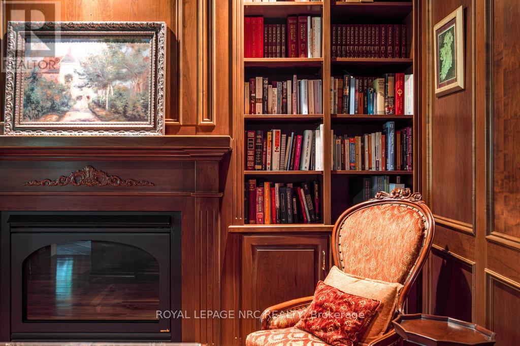 1110 Centre Street, Pelham, Ontario  L0S 1C0 - Photo 3 - X12322944