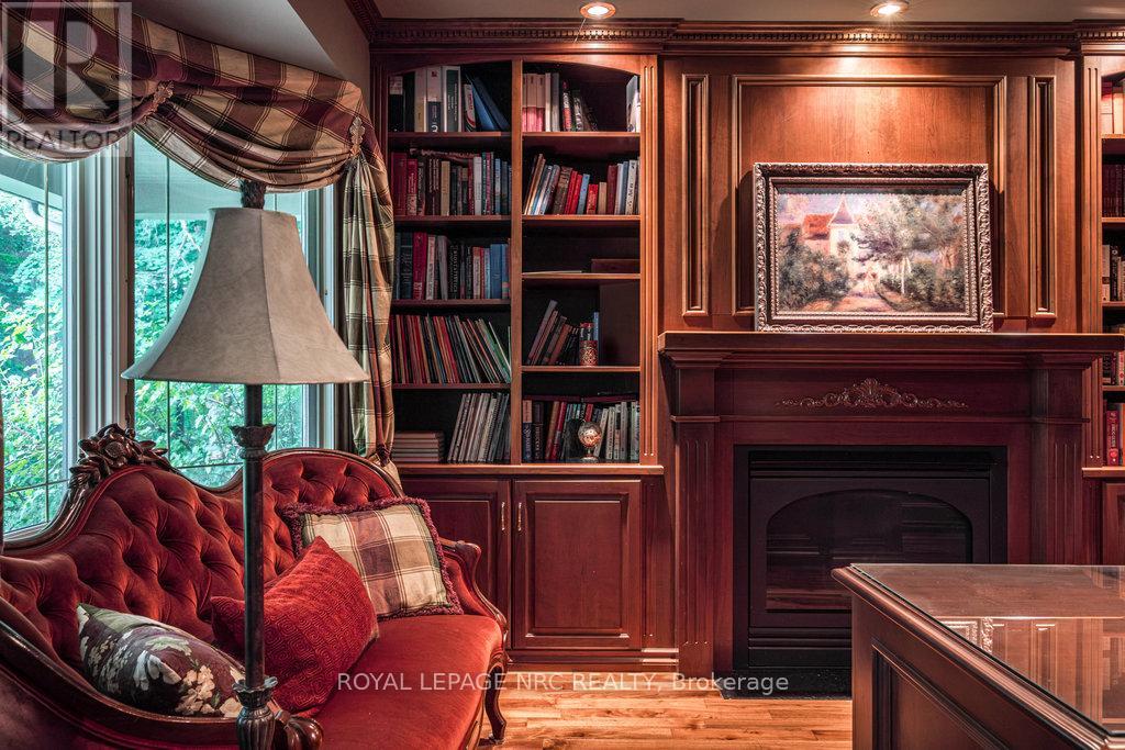 1110 Centre Street, Pelham, Ontario  L0S 1C0 - Photo 4 - X12322944