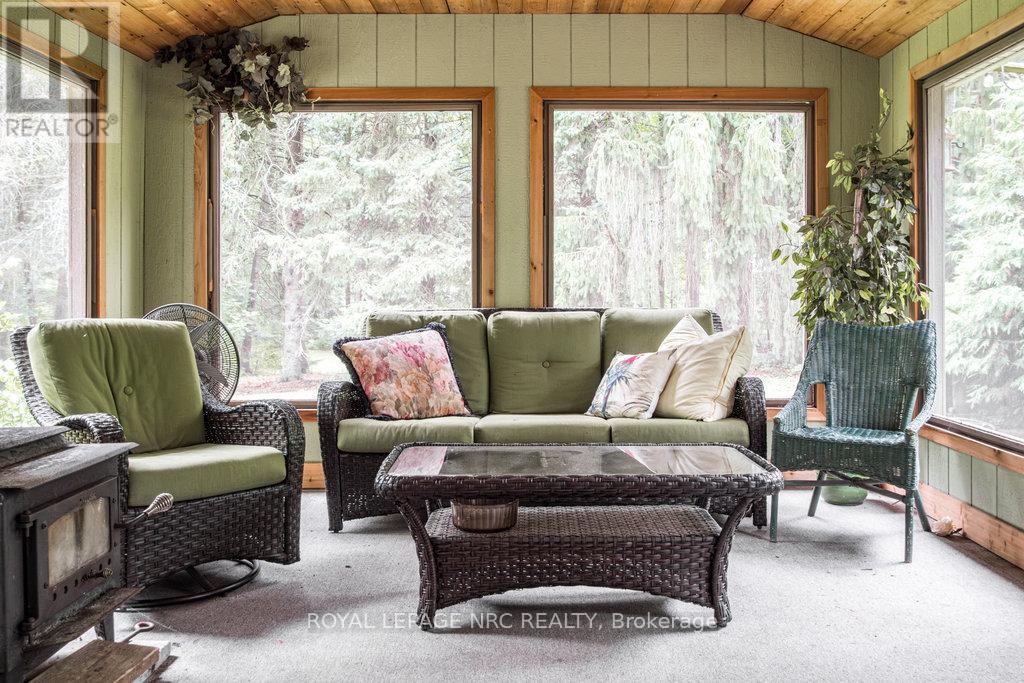 1110 Centre Street, Pelham, Ontario  L0S 1C0 - Photo 7 - X12322944