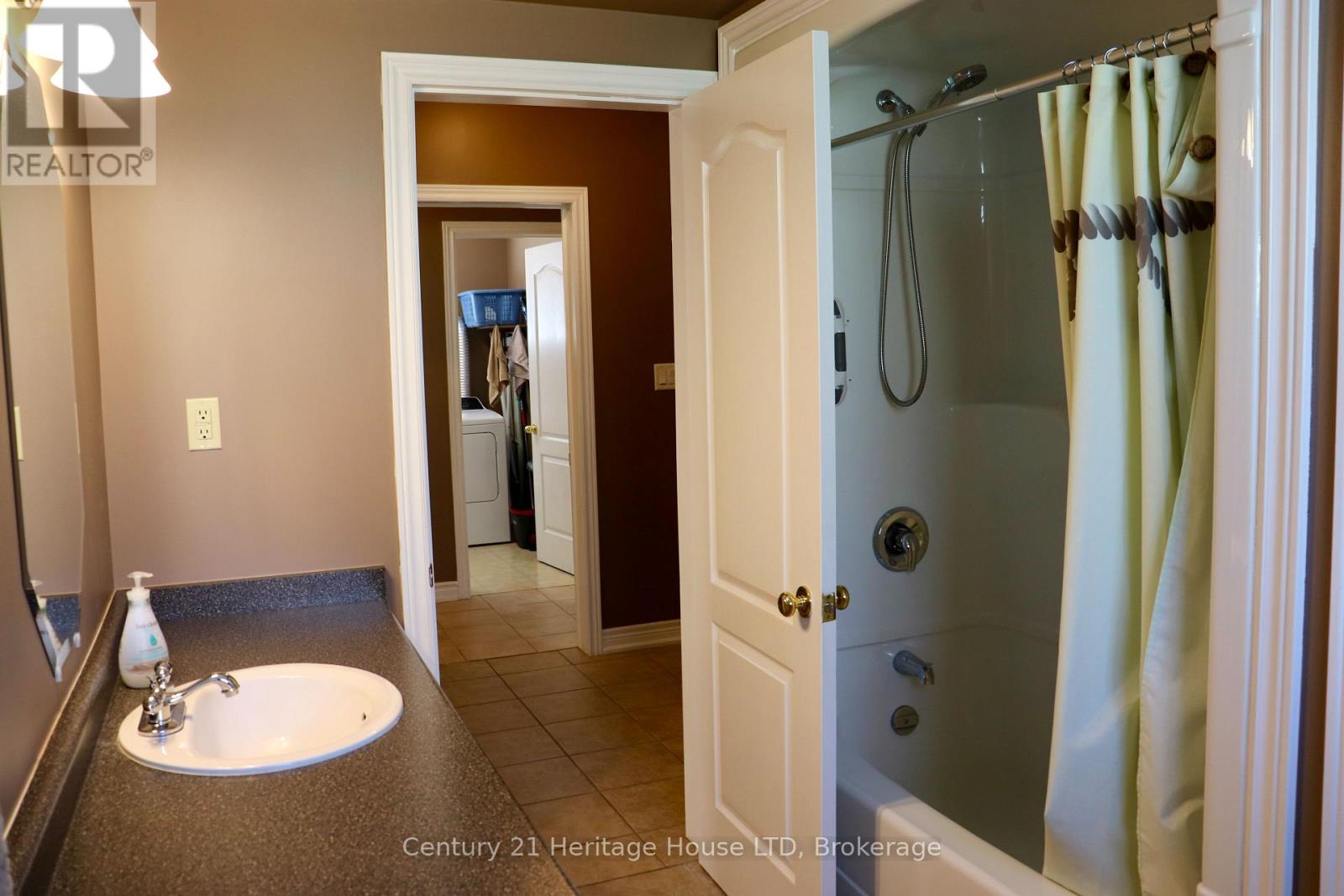 8292 Feren Drive S, Niagara Falls, Ontario  L2H 3M9 - Photo 43 - X12323971