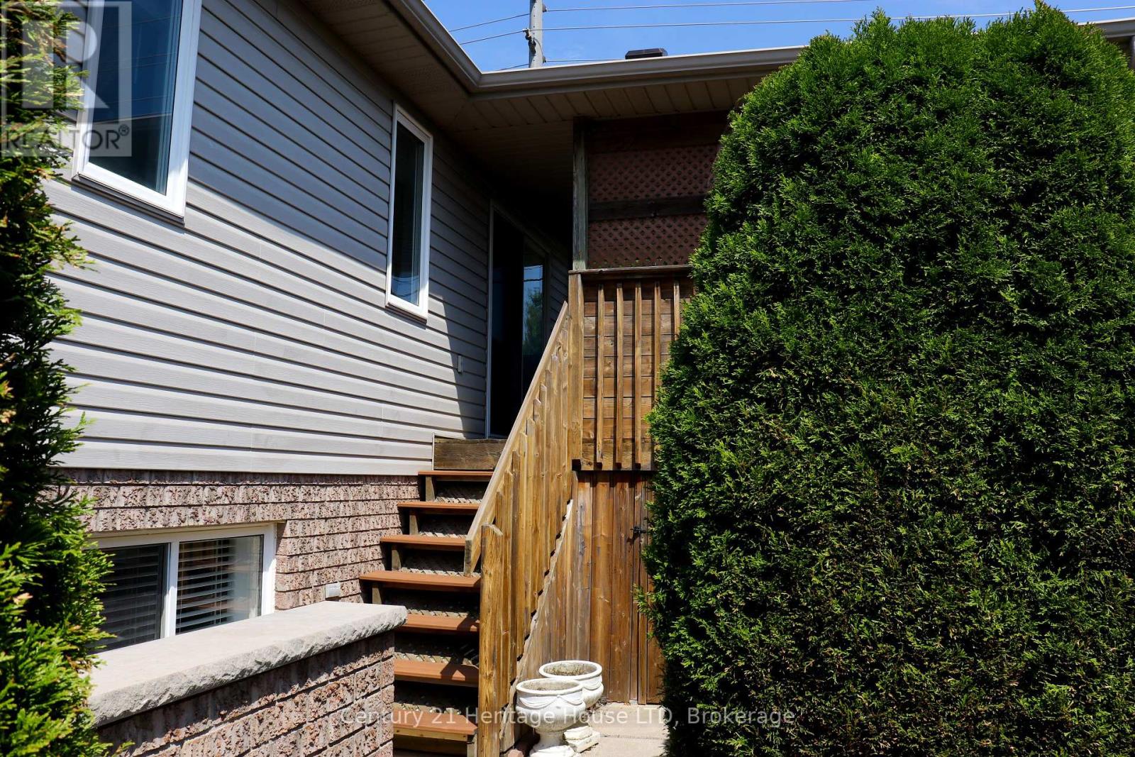 8292 Feren Drive S, Niagara Falls, Ontario  L2H 3M9 - Photo 6 - X12323971